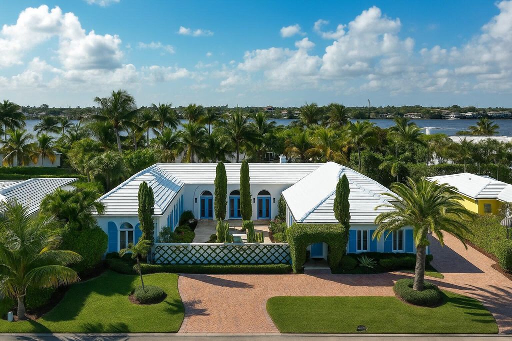 Photo of 2258 E Ibis Isle Rd Road E, Palm Beach, FL 33480 (MLS # B26002568)