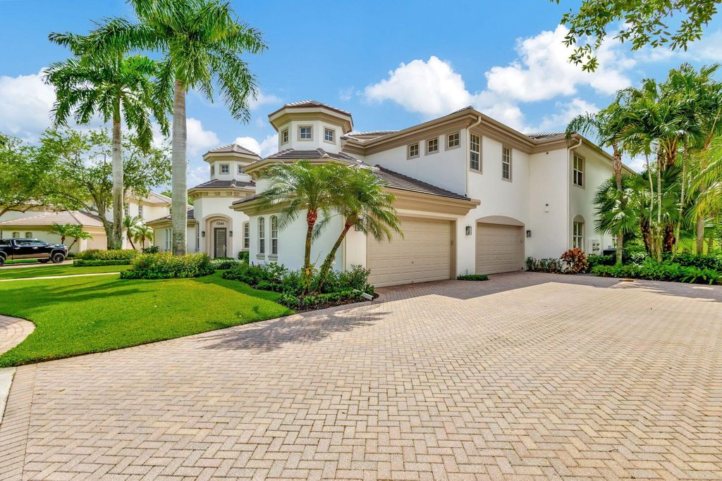 Photo of 11540 Villa Vasari Drive, Palm Beach Gardens, FL 33418 (MLS # R11007193)