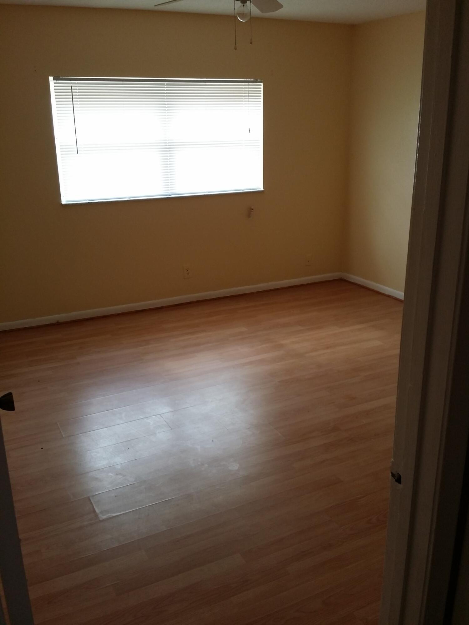 ROYAL OAKS TOWNHOUSE 5 CONDO - Residential