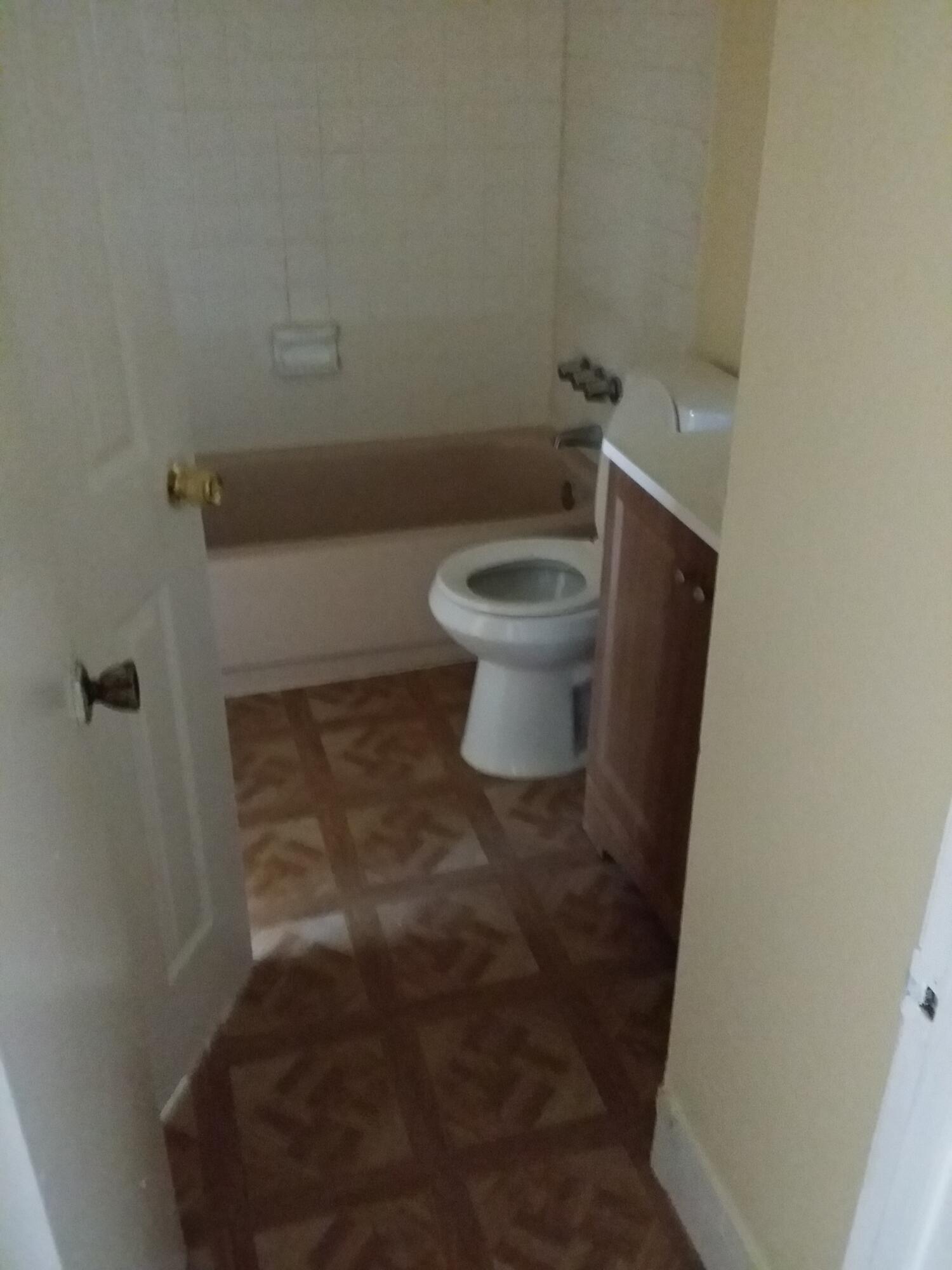 ROYAL OAKS TOWNHOUSE 5 CONDO - Residential