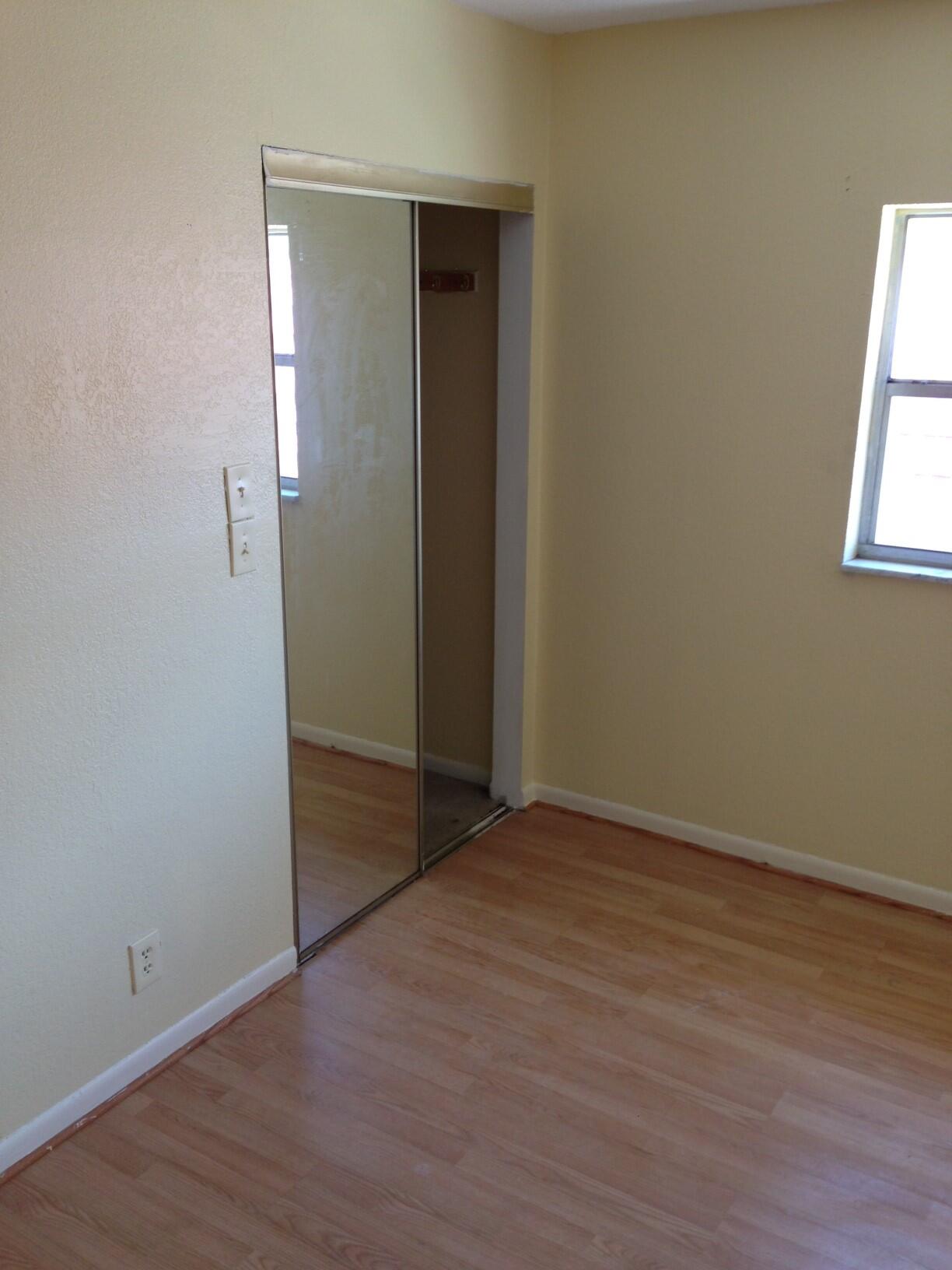 ROYAL OAKS TOWNHOUSE 5 CONDO - Residential