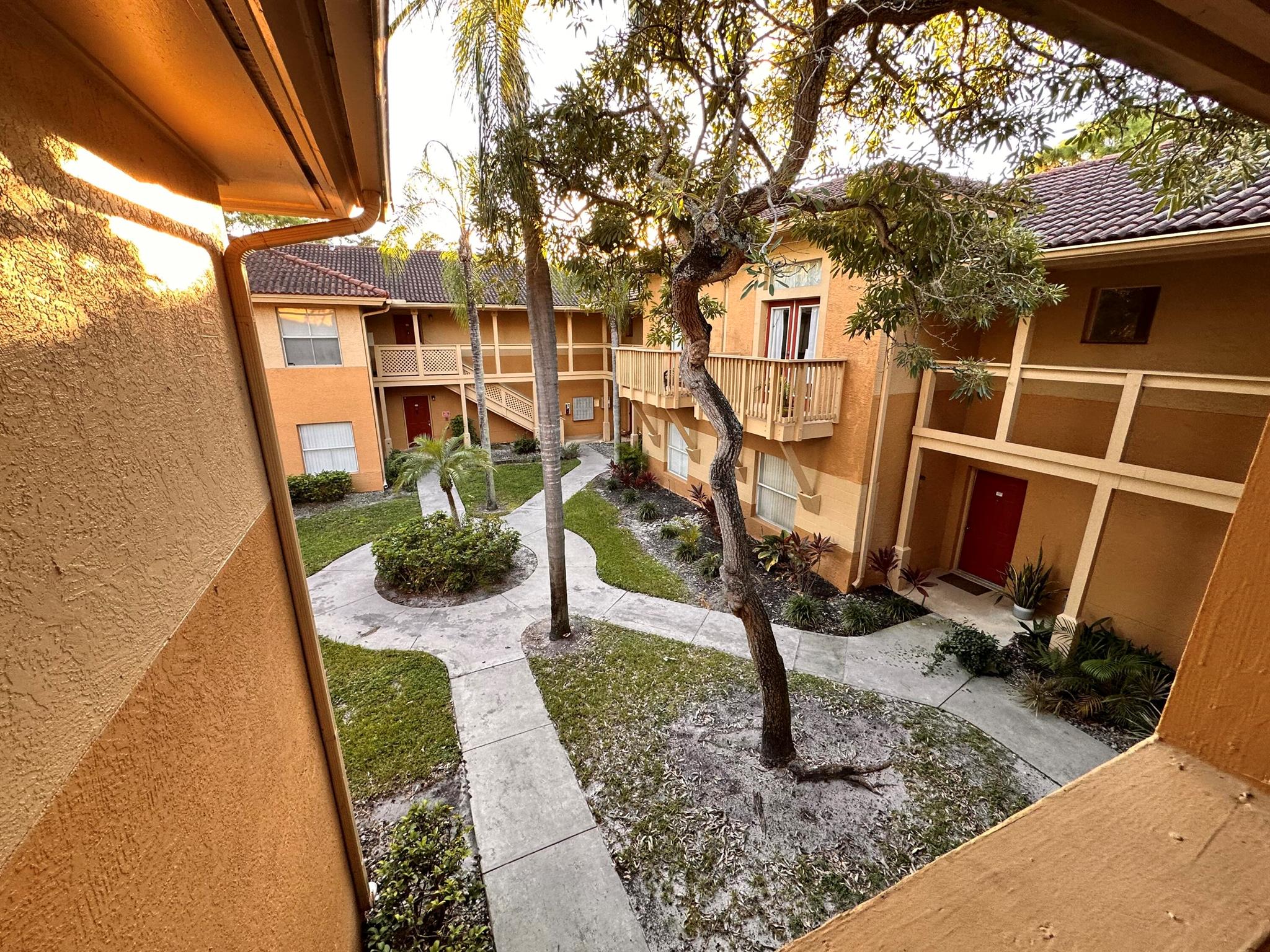PALM LAKE CONDO - Residential Lease