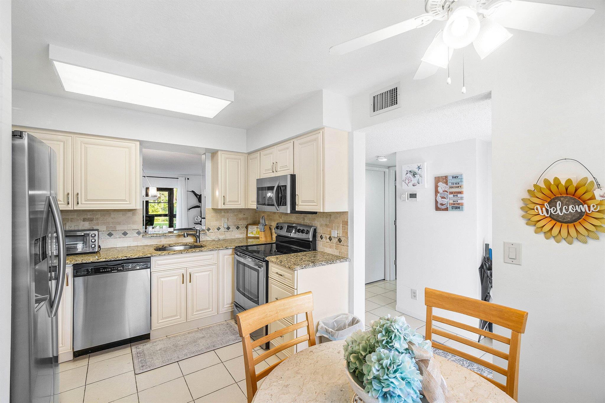 HUNTINGTON LAKES SEC FOUR - Residential Lease