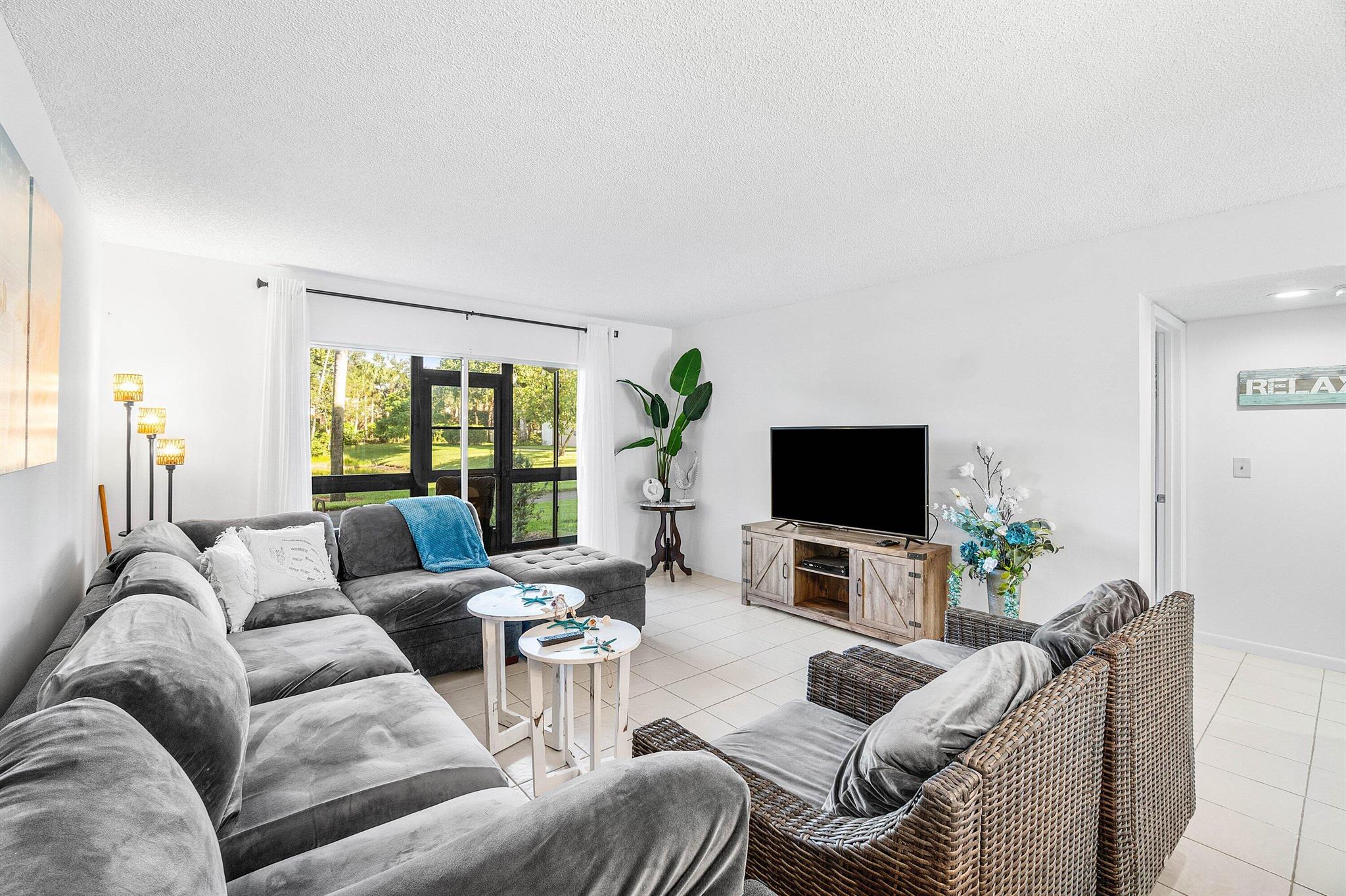 HUNTINGTON LAKES SEC FOUR - Residential Lease