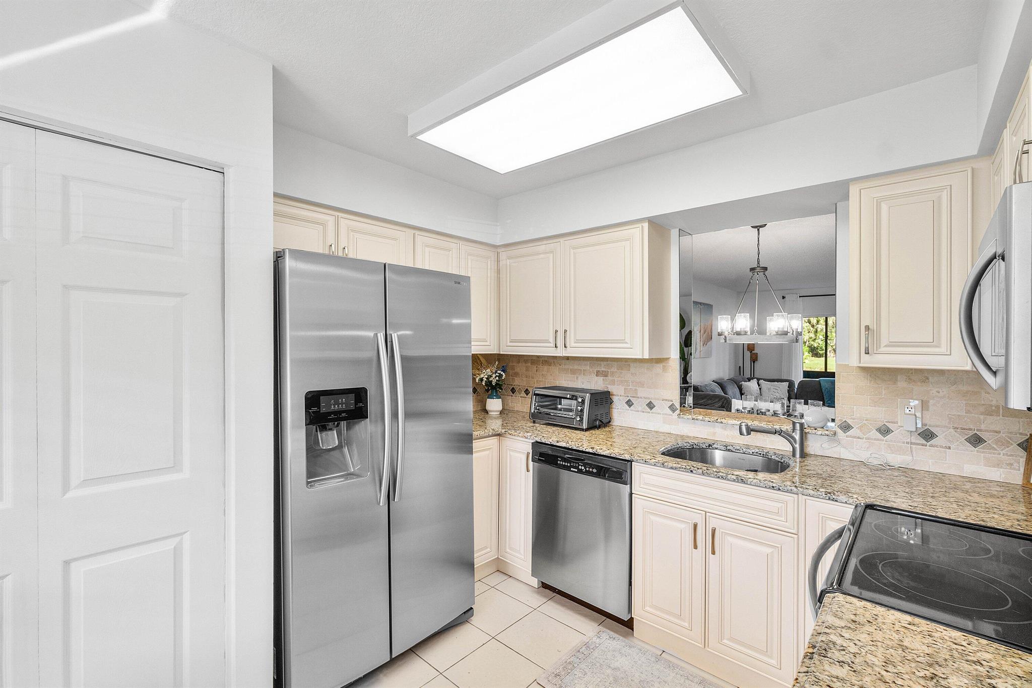 HUNTINGTON LAKES SEC FOUR - Residential Lease