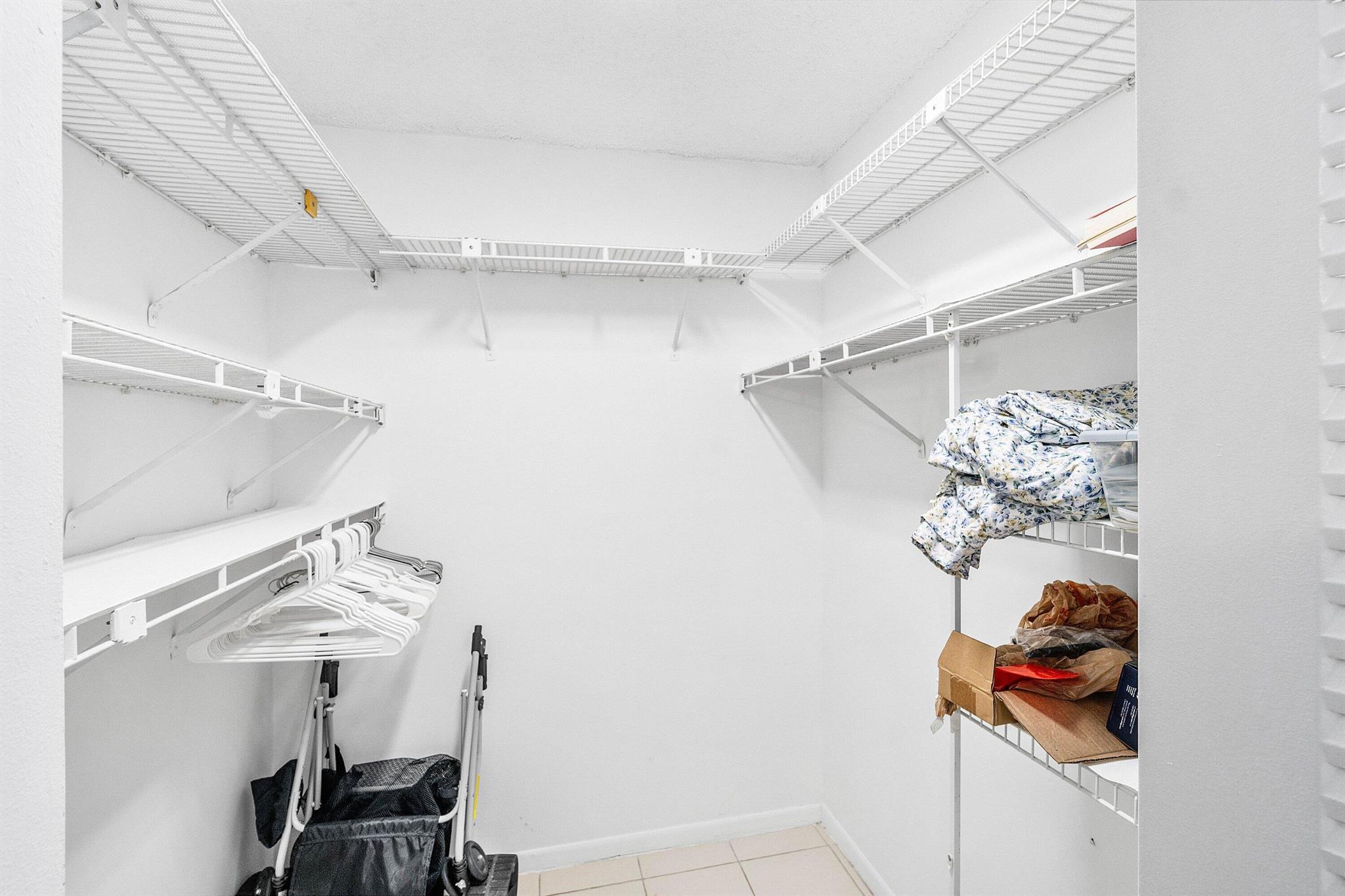 HUNTINGTON LAKES SEC FOUR - Residential Lease