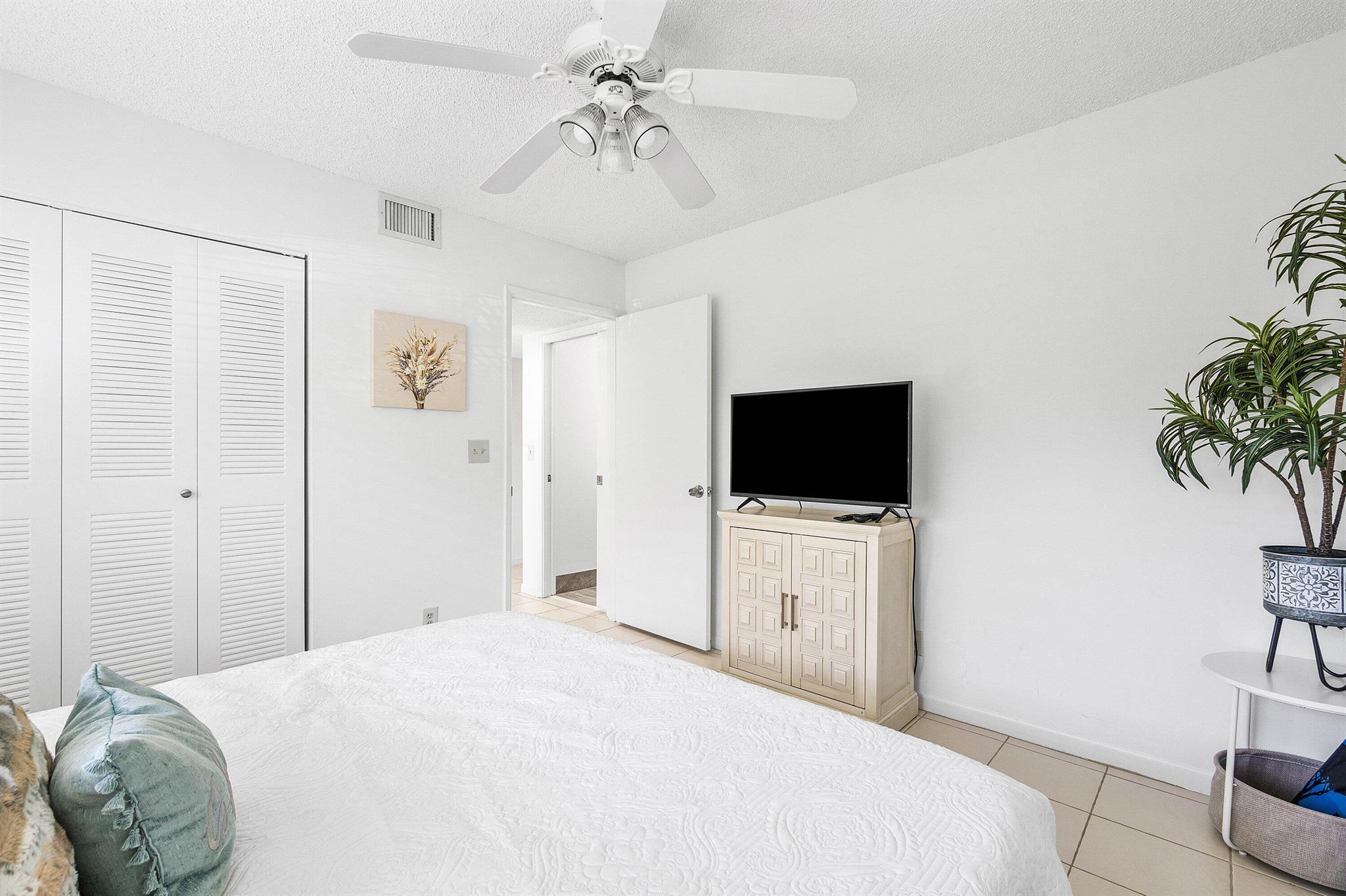 HUNTINGTON LAKES SEC FOUR - Residential Lease