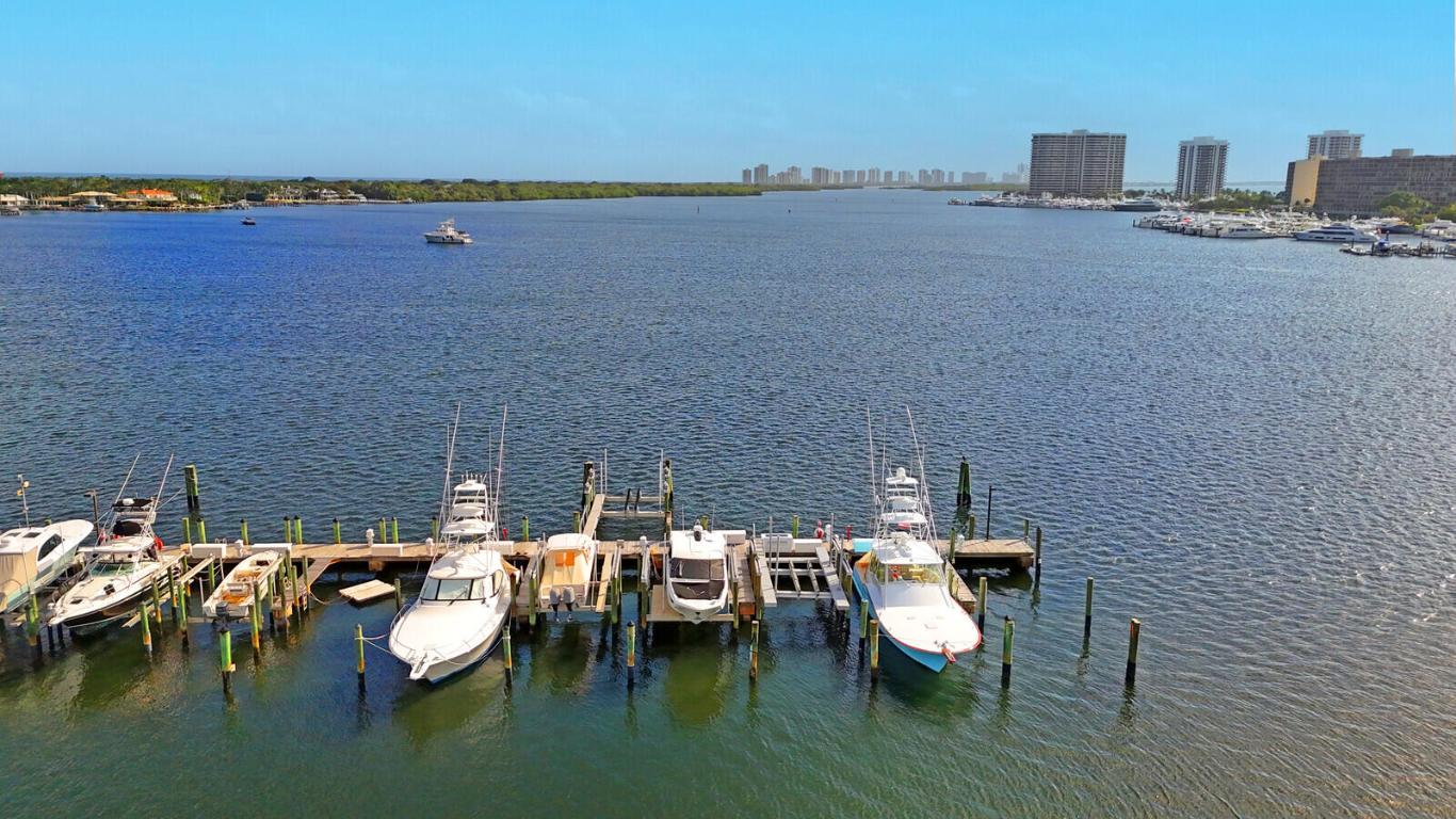 TWELVE OAKS CONDO - Residential