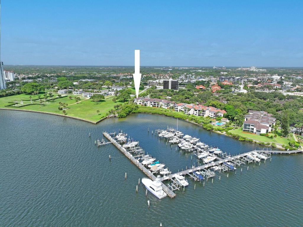 TWELVE OAKS CONDO - Residential