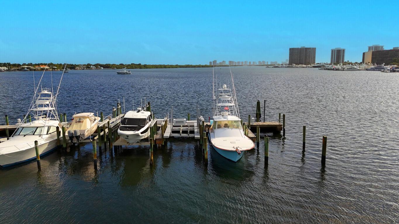 TWELVE OAKS CONDO - Residential