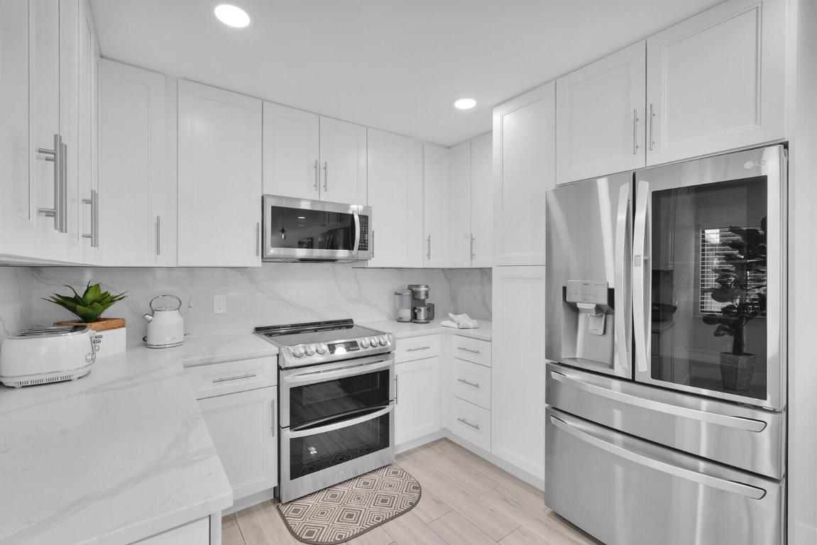 TWELVE OAKS CONDO - Residential