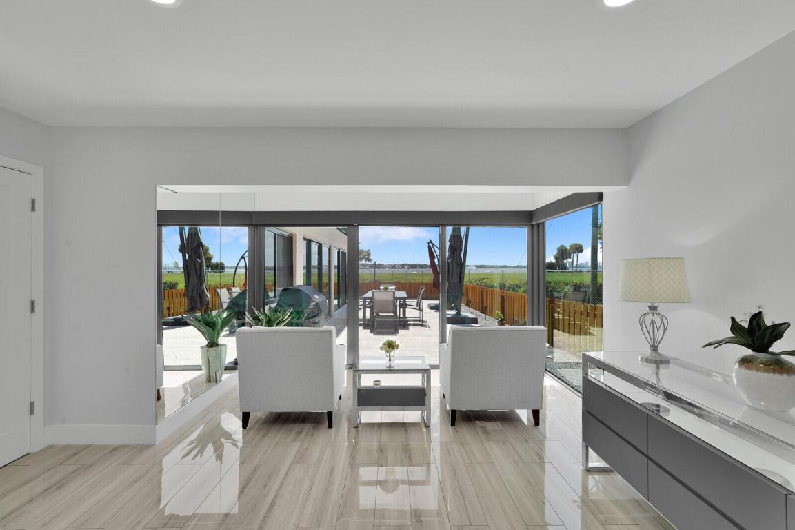 TWELVE OAKS CONDO - Residential