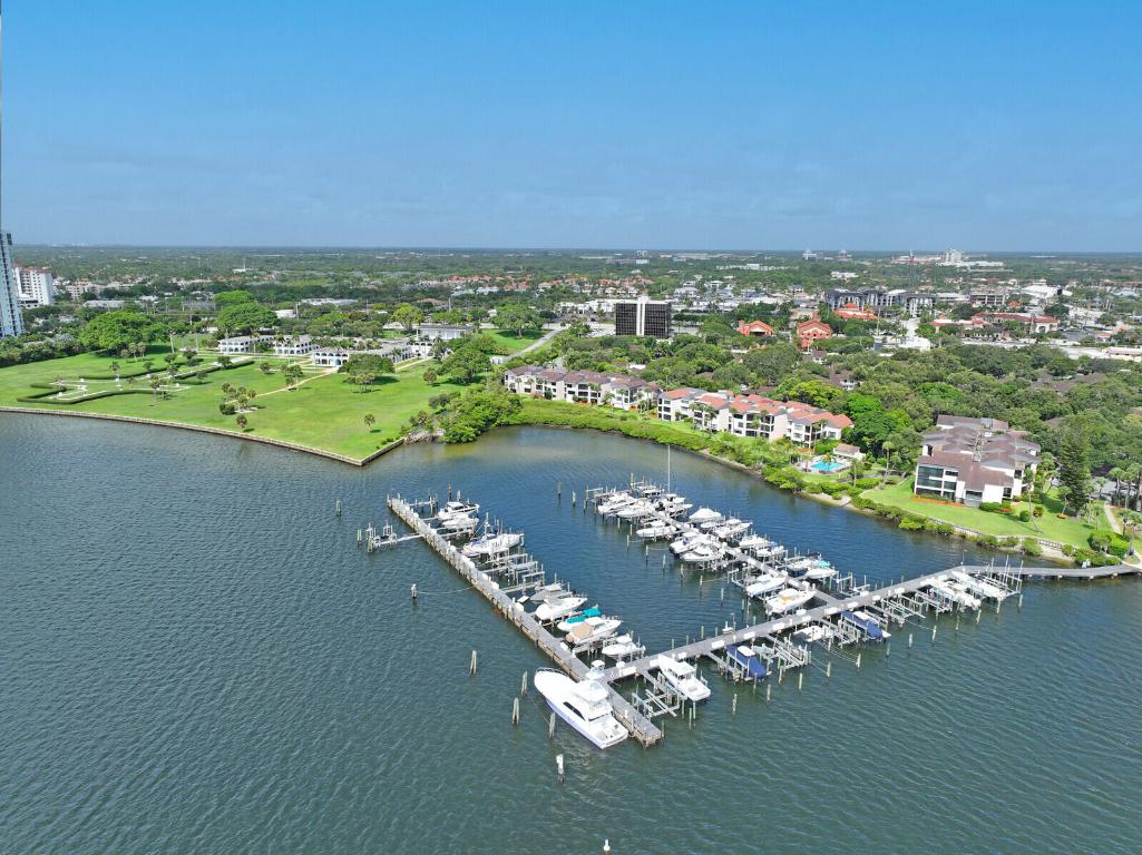 TWELVE OAKS CONDO - Residential