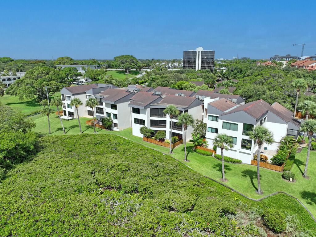 TWELVE OAKS CONDO - Residential