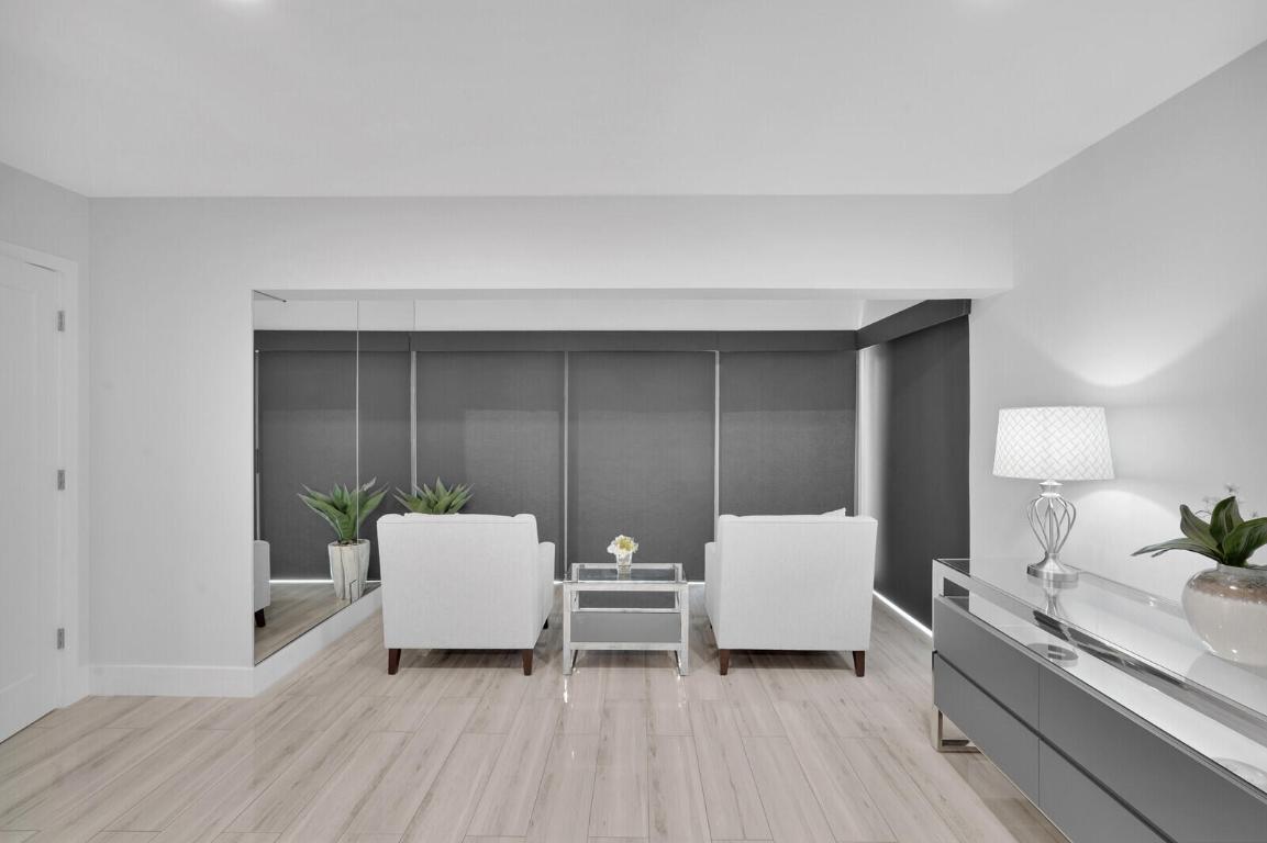 TWELVE OAKS CONDO - Residential