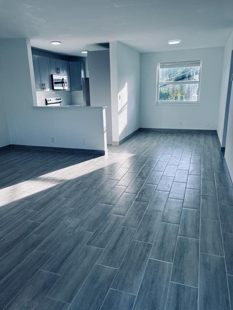 HOLLYWOOD COUNTRY CLUB DI - Residential Income