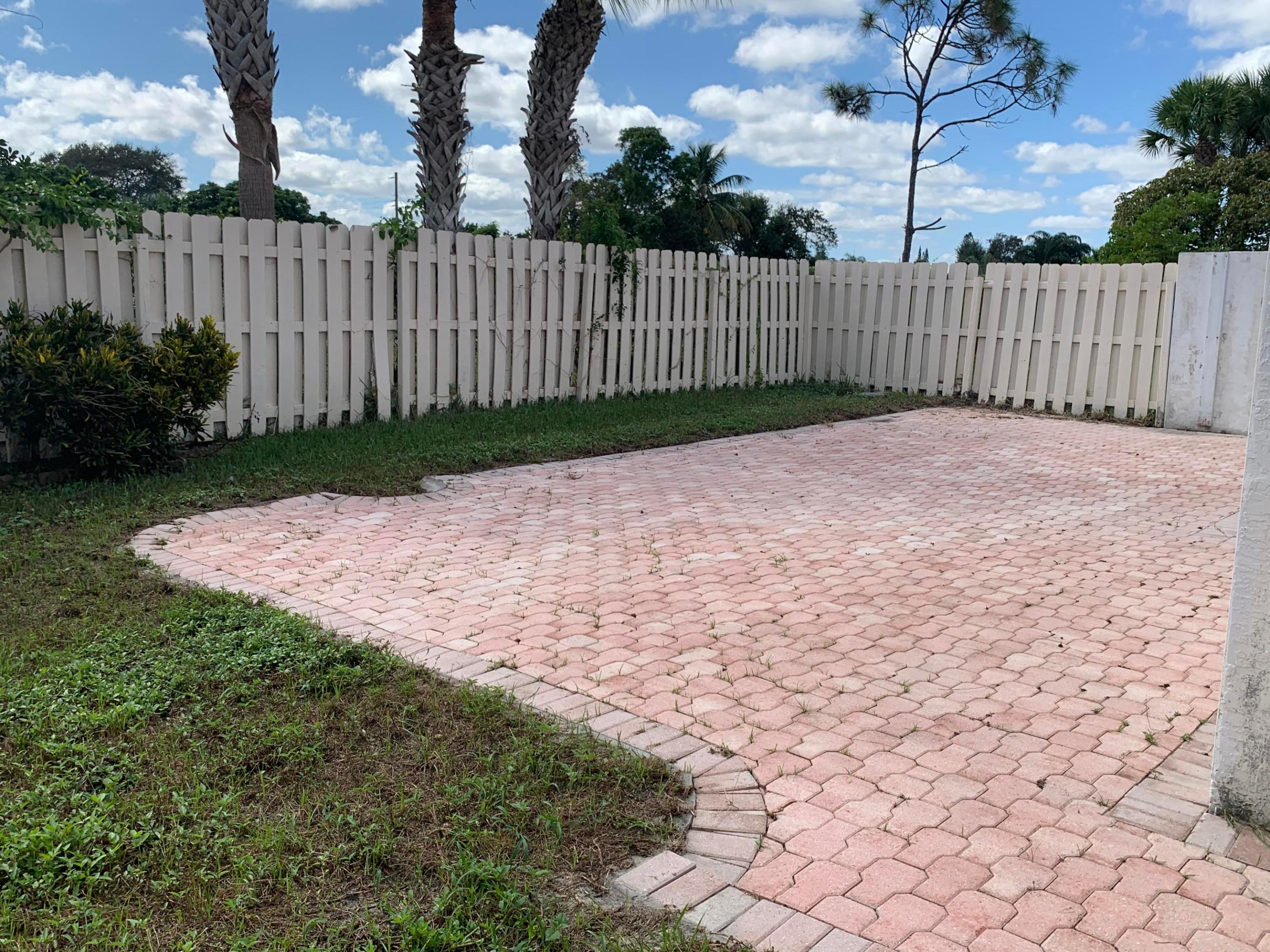 VICTORIA WOODS 4 - Residential Lease