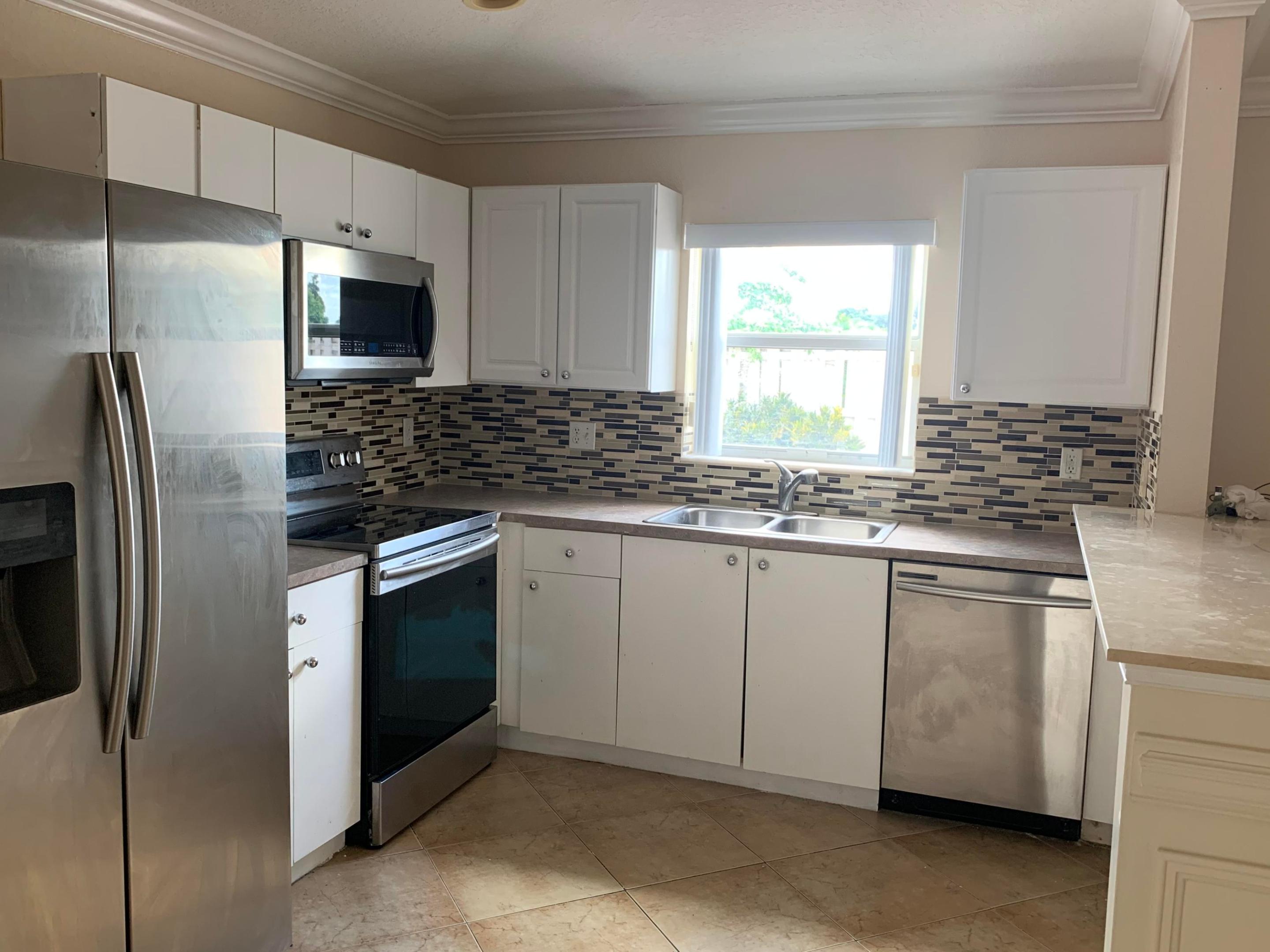 VICTORIA WOODS 4 - Residential Lease