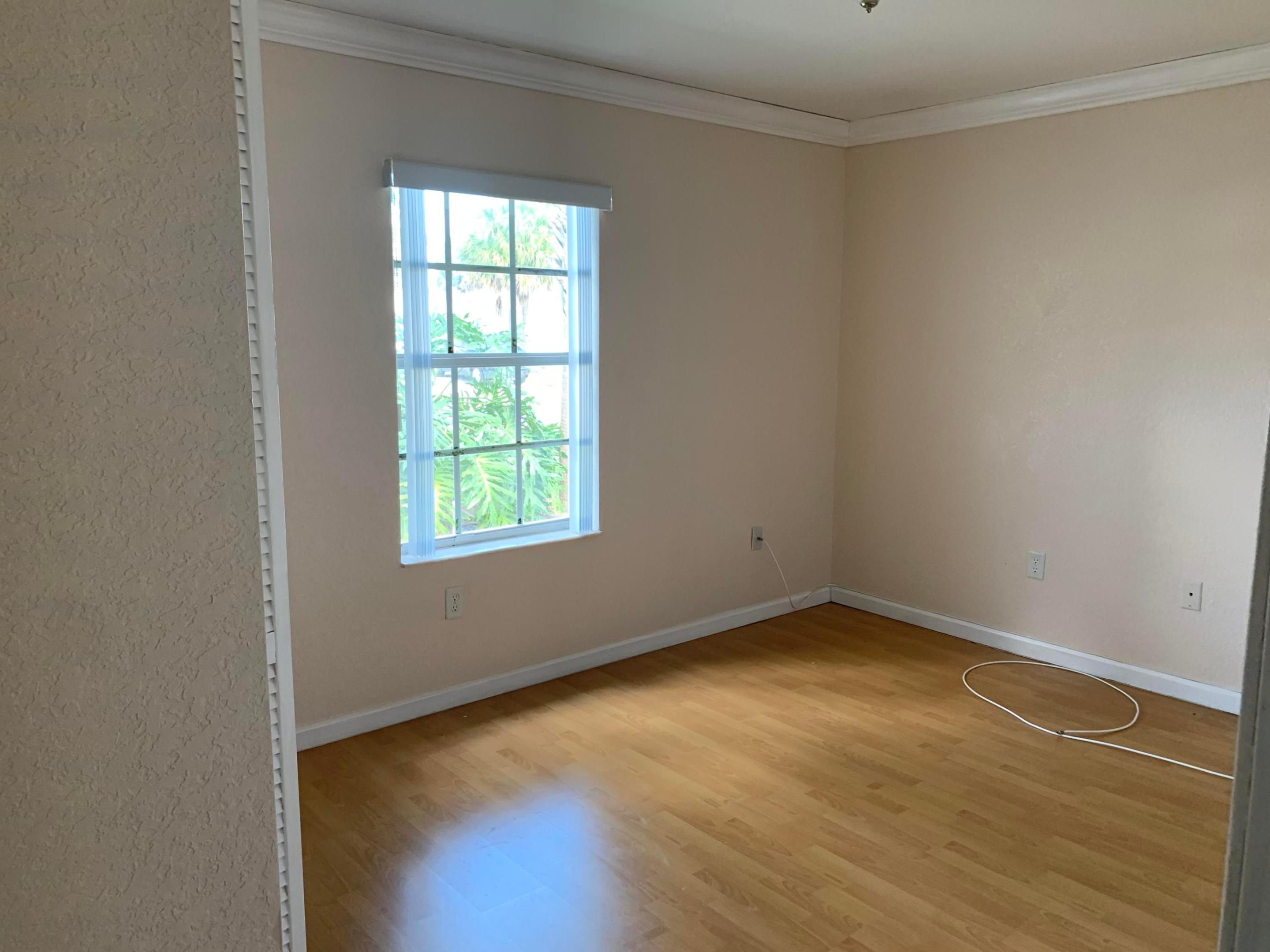 VICTORIA WOODS 4 - Residential Lease