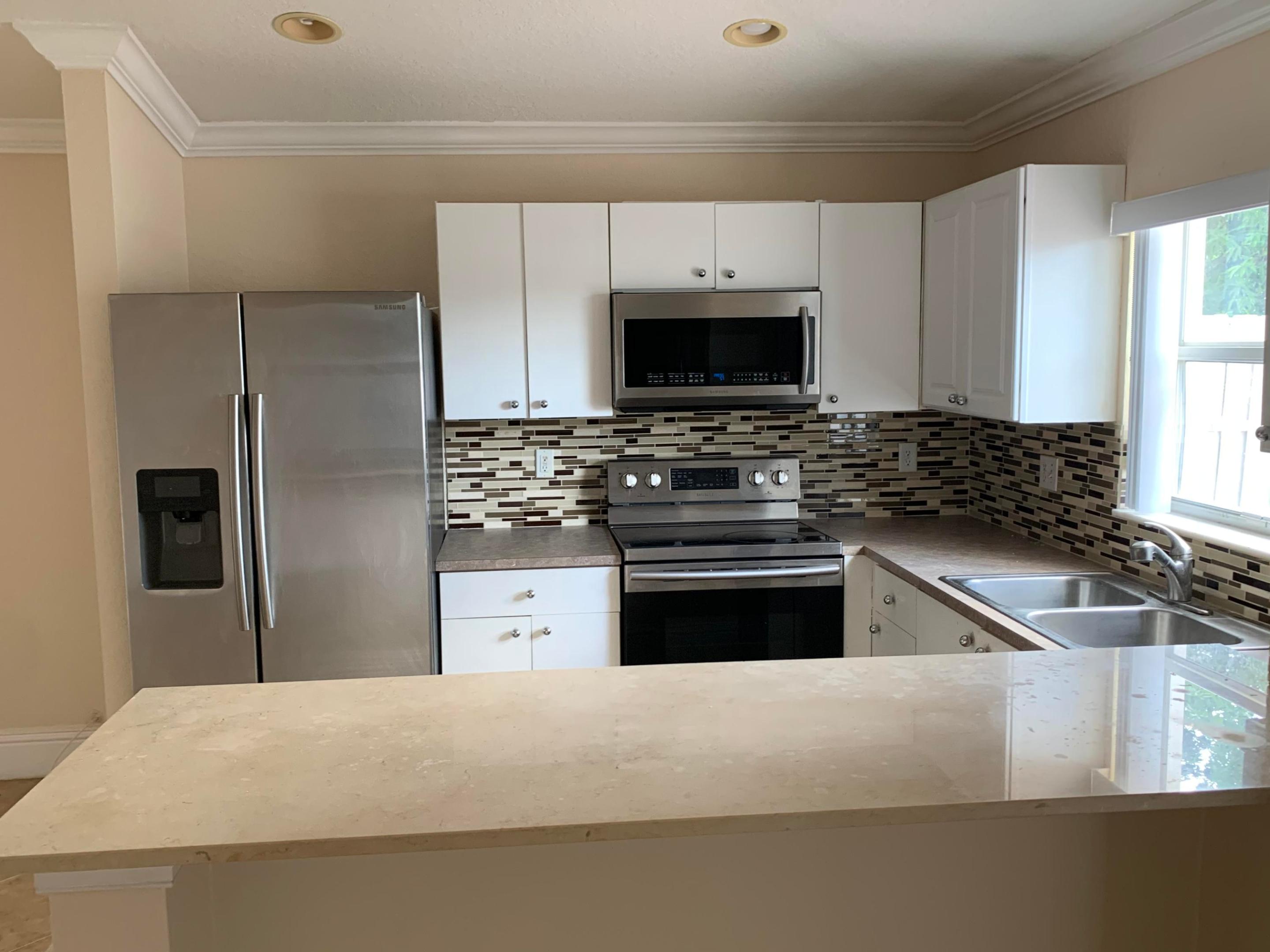 VICTORIA WOODS 4 - Residential Lease