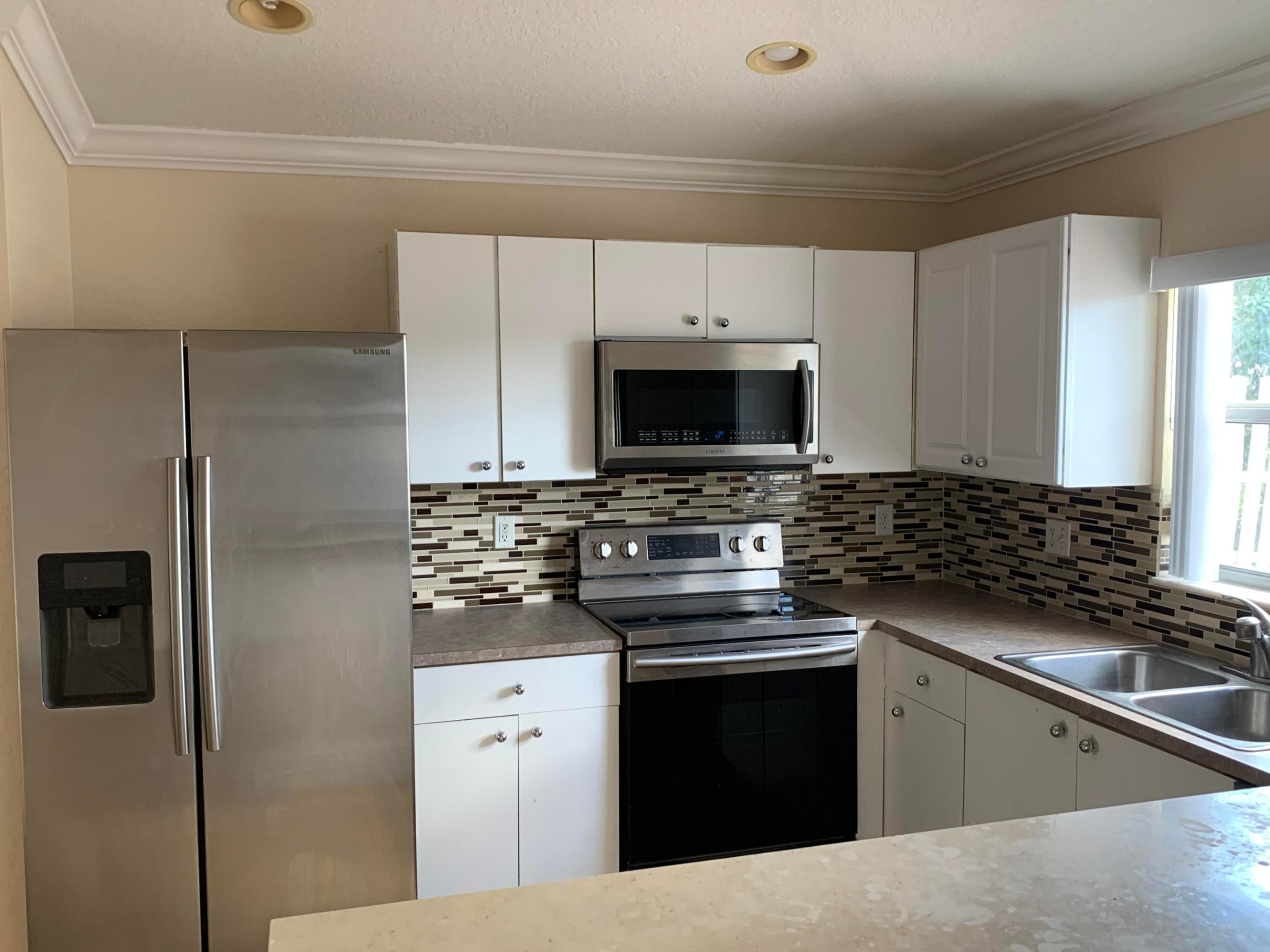 VICTORIA WOODS 4 - Residential Lease