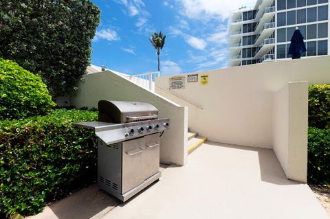 A home in South Palm Beach