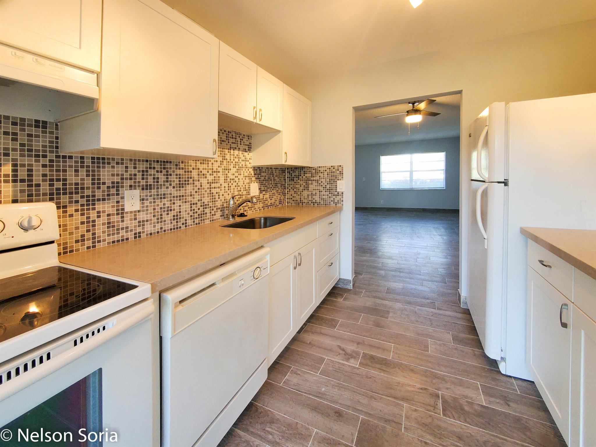 VILLAGES OF ORIOLE ABBEY - Residential Lease