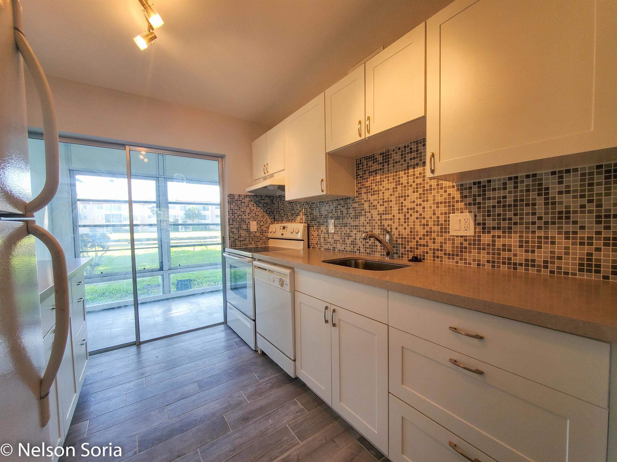 VILLAGES OF ORIOLE ABBEY - Residential Lease