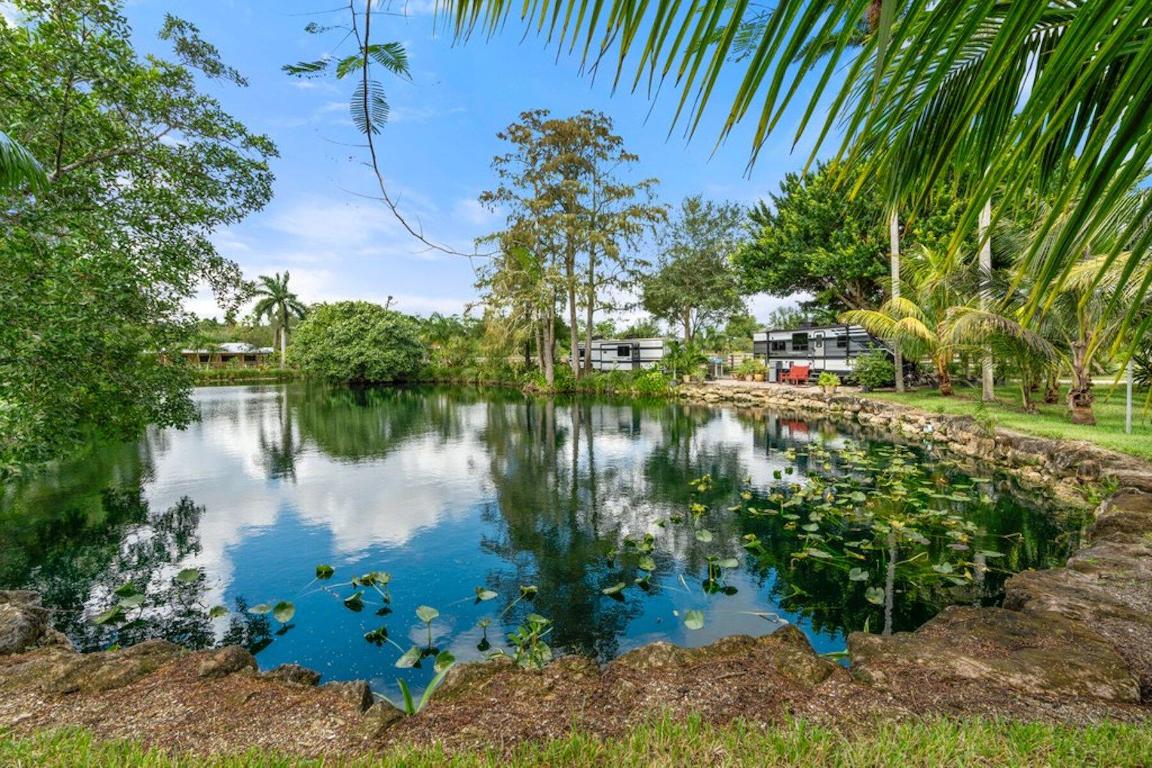 LOXAHATCHEE GROVES - Land