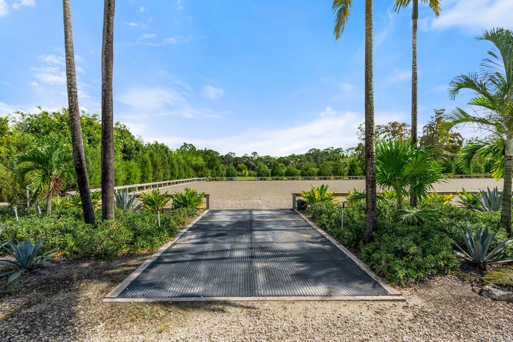 LOXAHATCHEE GROVES - Residential Lease