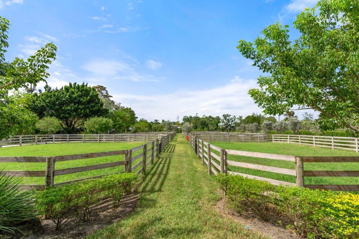 LOXAHATCHEE GROVES - Land