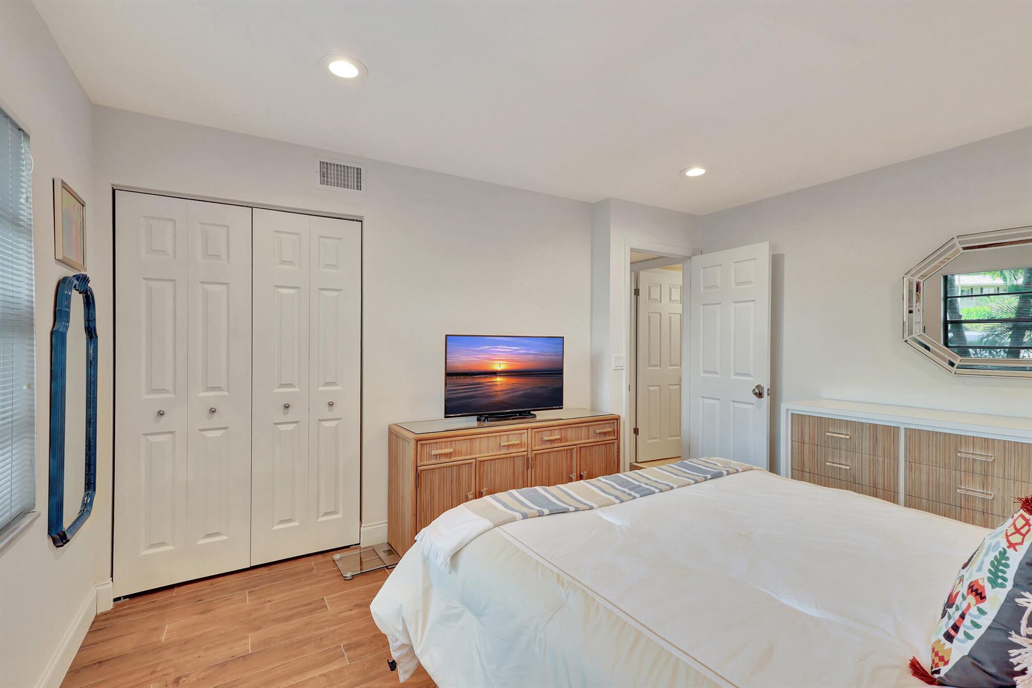 STRATFORD AT HUNTERS RUN CONDO - Residential