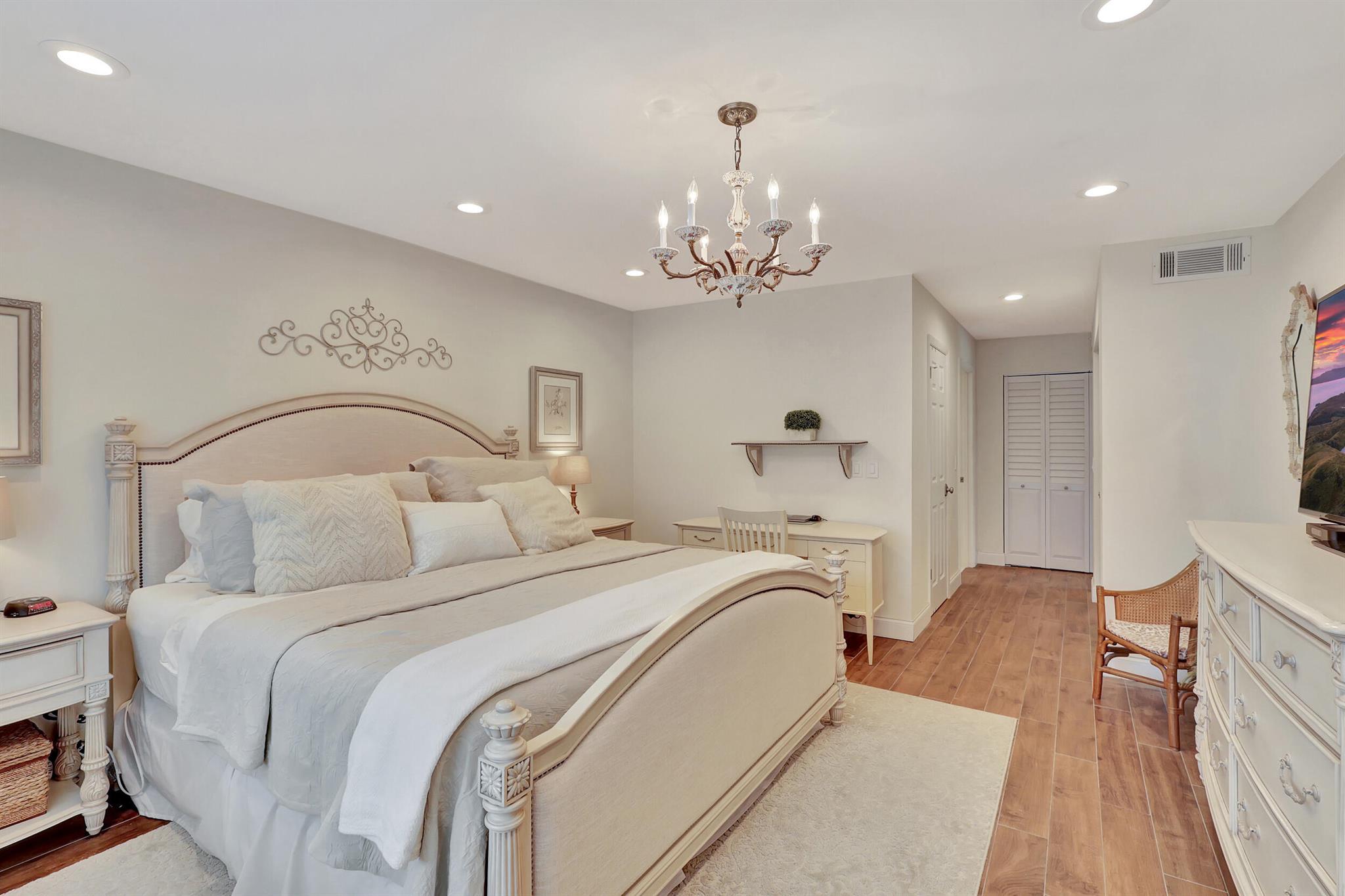 STRATFORD AT HUNTERS RUN CONDO - Residential