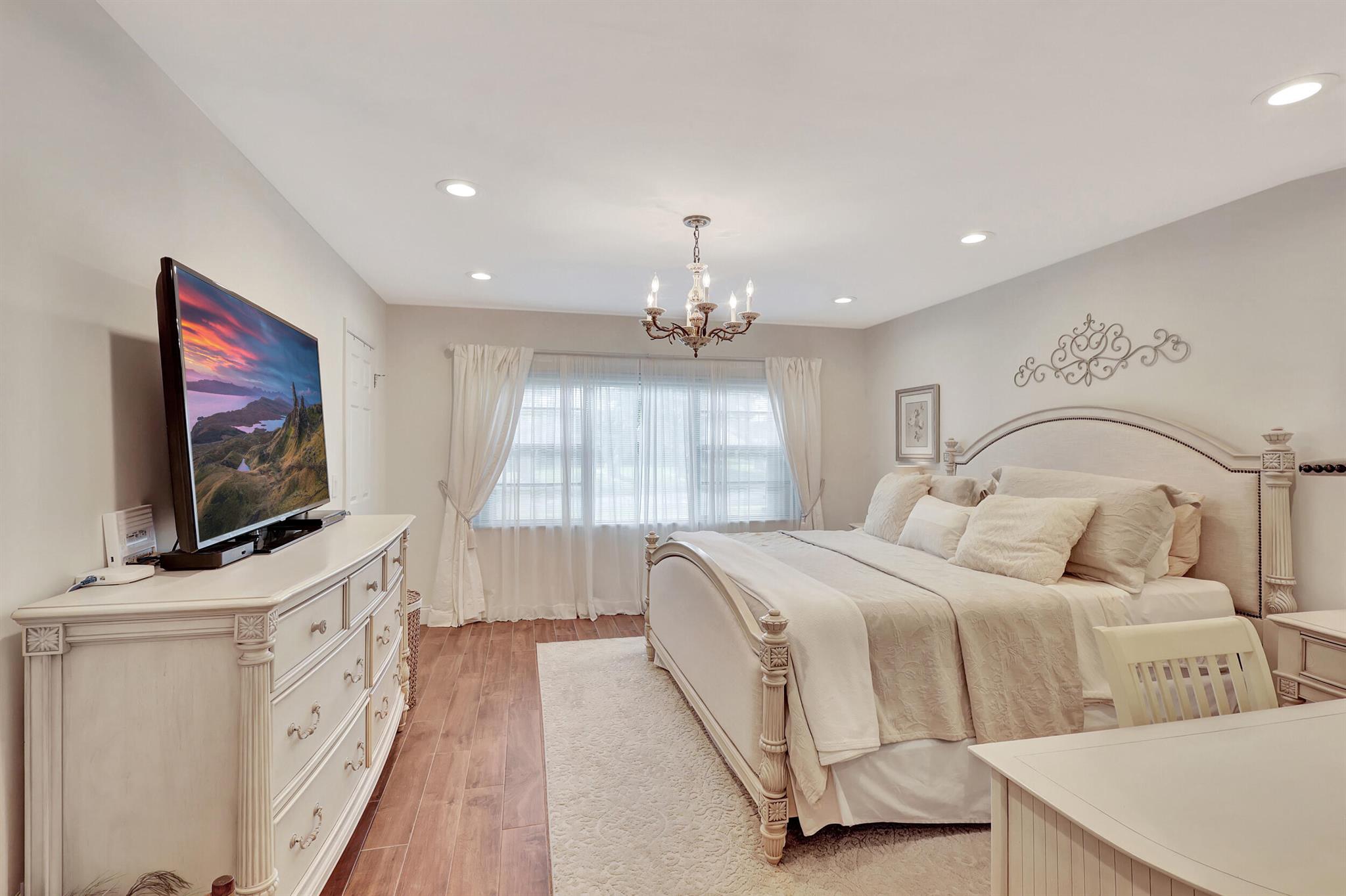 STRATFORD AT HUNTERS RUN CONDO - Residential