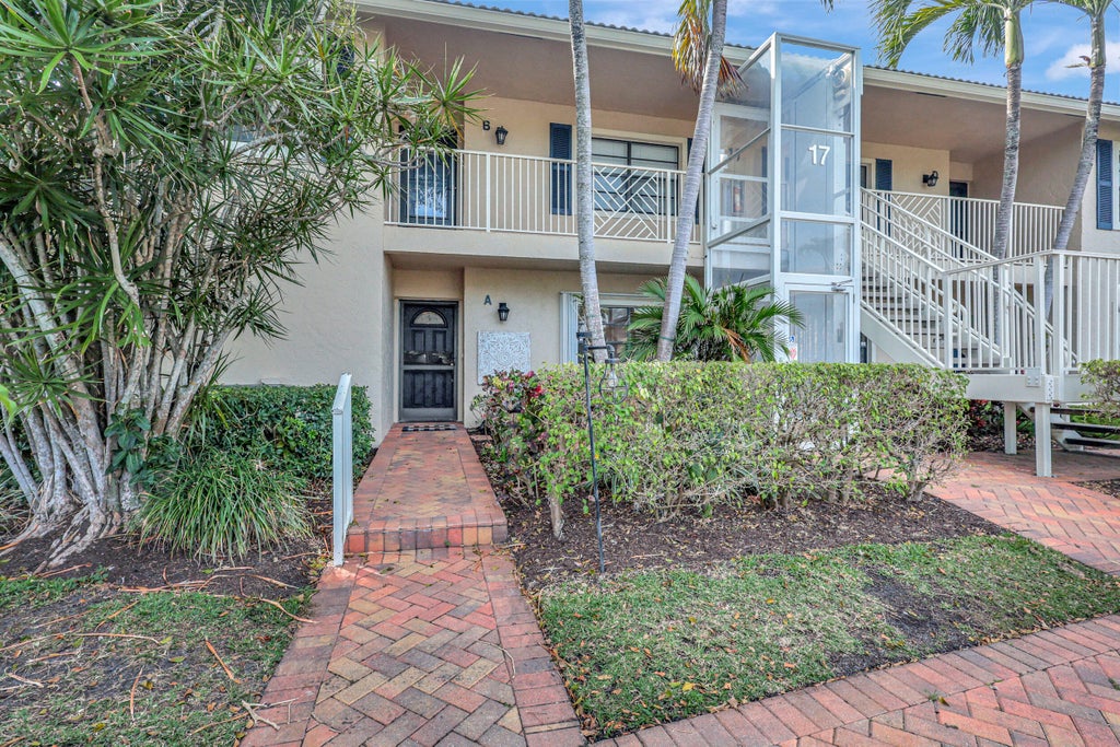 Photo of 17 Stratford Drive #A, Boynton Beach, FL 33436 (MLS # R10964737)