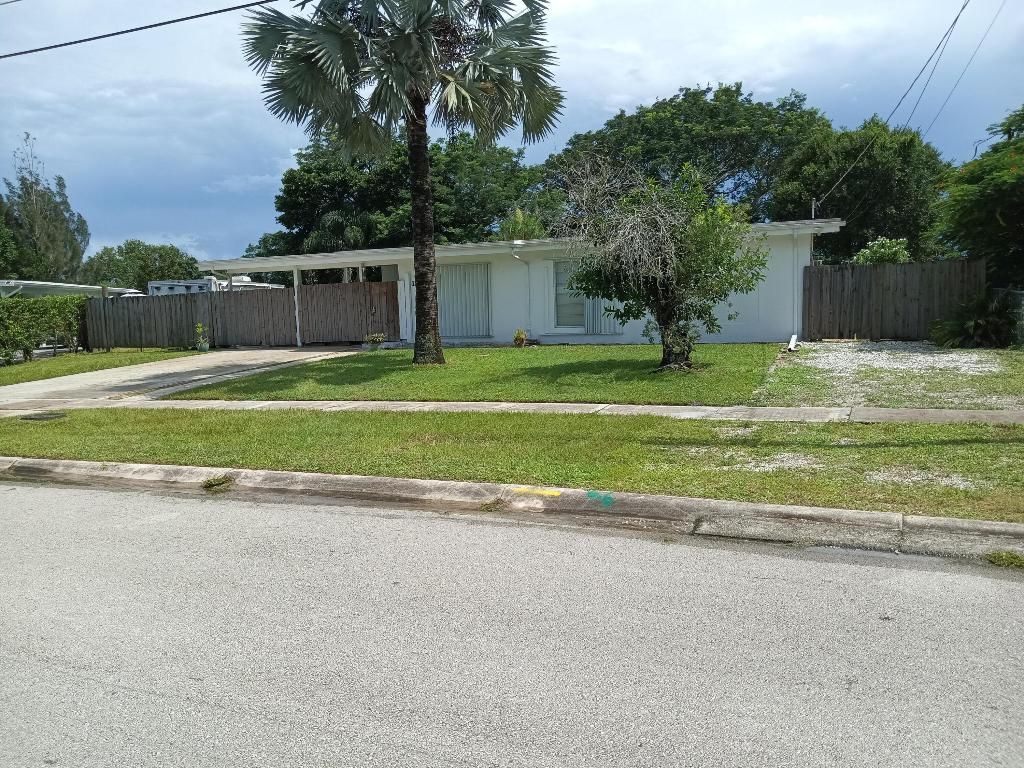 Photo of 100 SE Naranja Avenue, Port Saint Lucie, FL 34983 (MLS # R11047109)