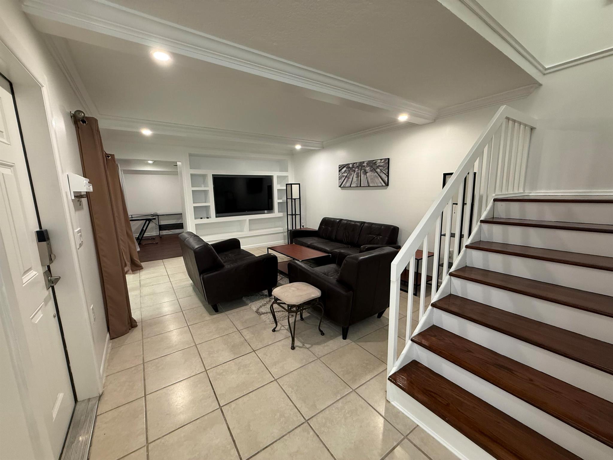 View photos, virtual tours, details... 2410 24th Lane