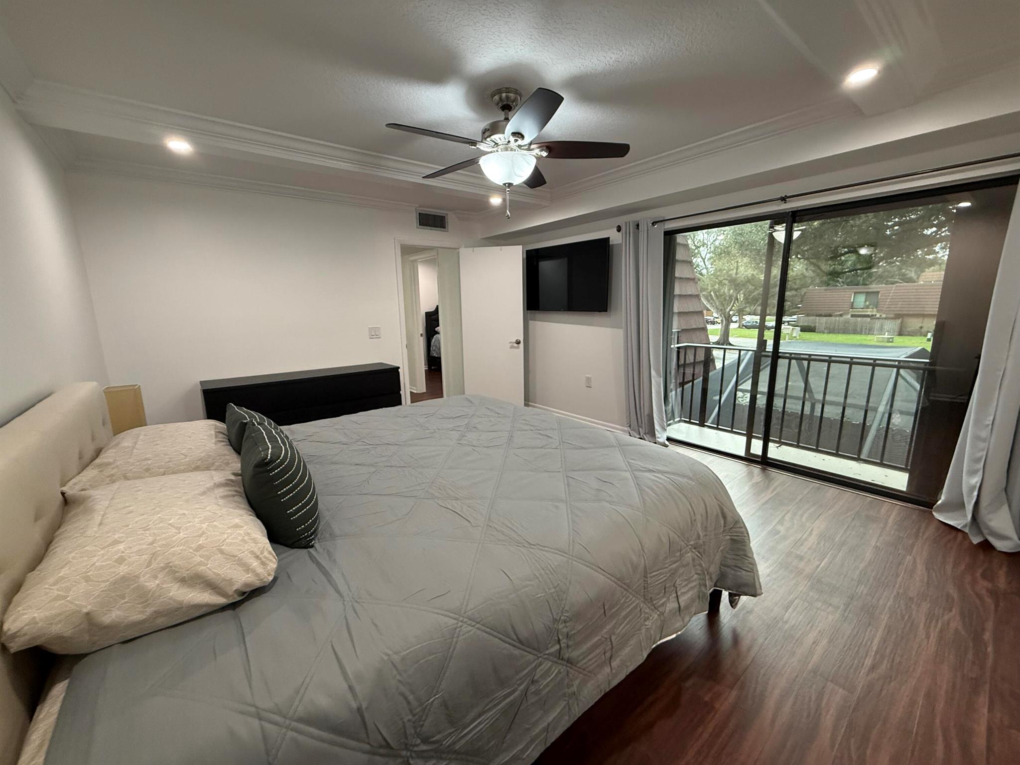 GARDEN LAKES - Residential Lease