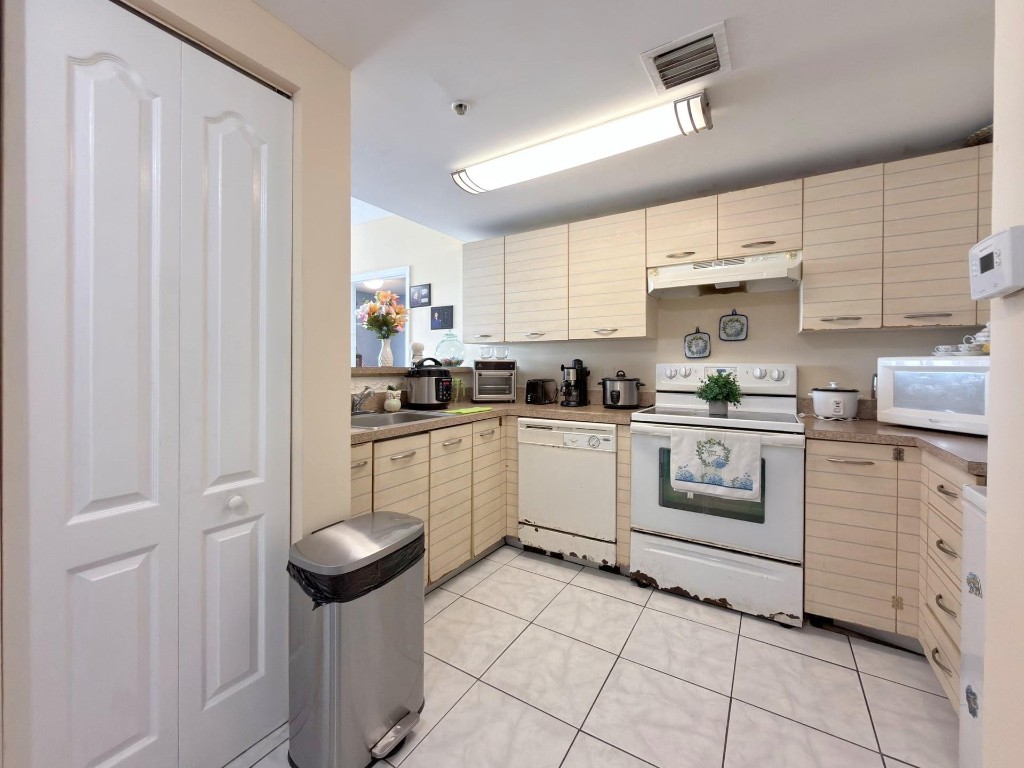 2217 NW 7th Street 901