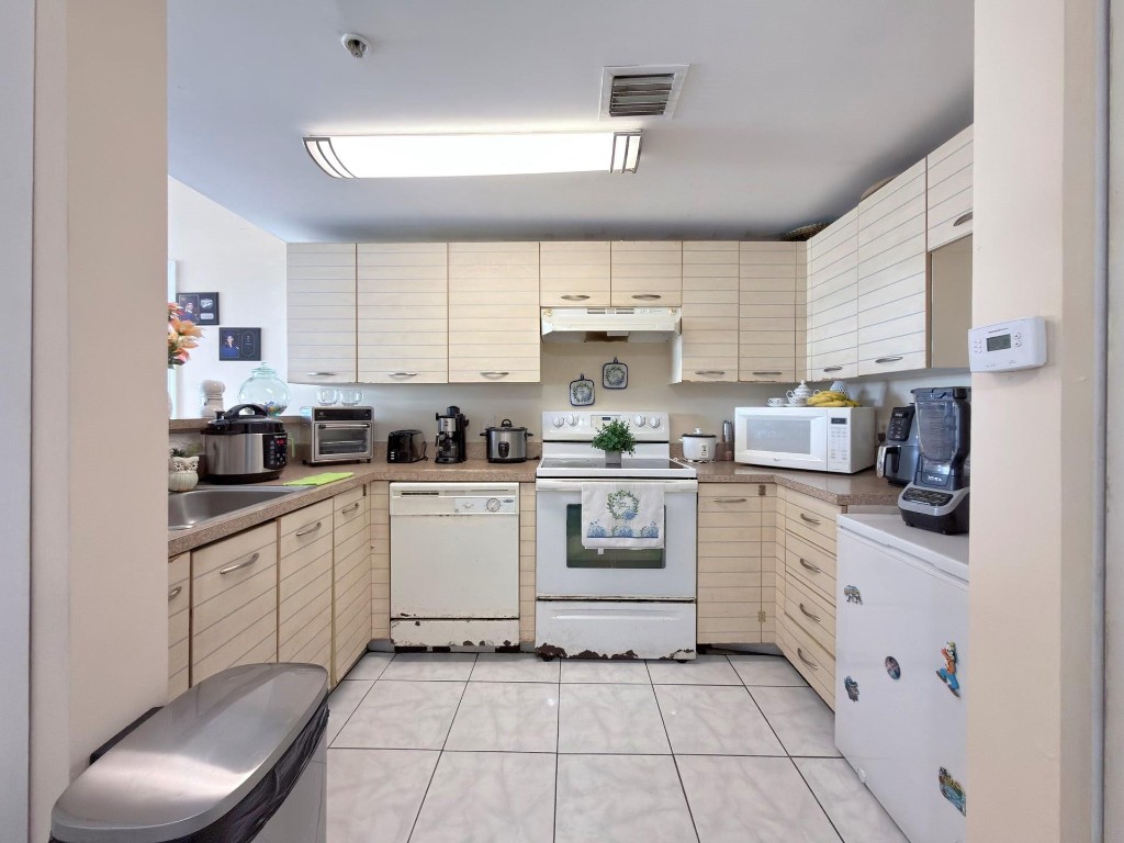 2217 NW 7th Street 901