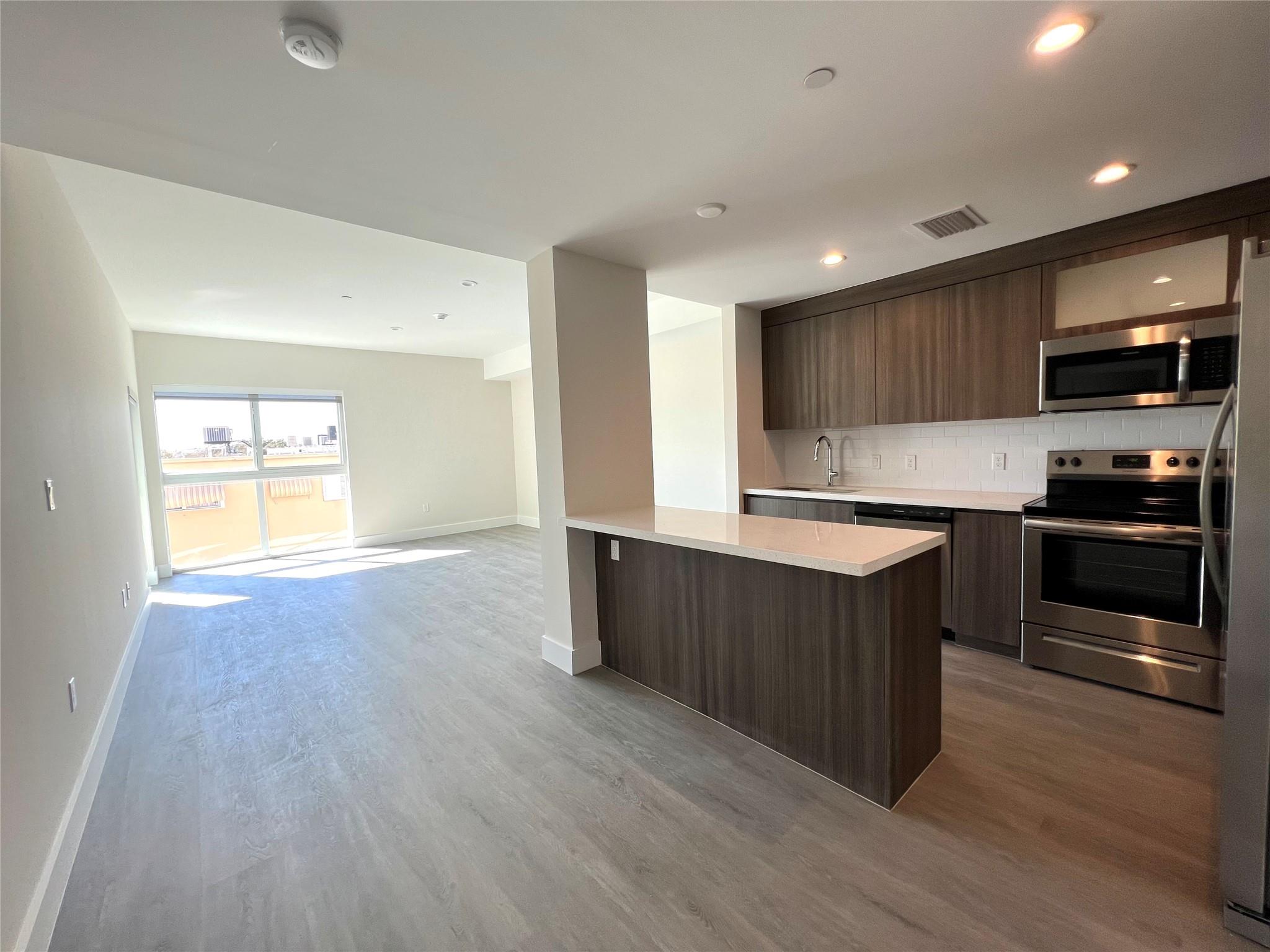 1938 Jackson St 305
