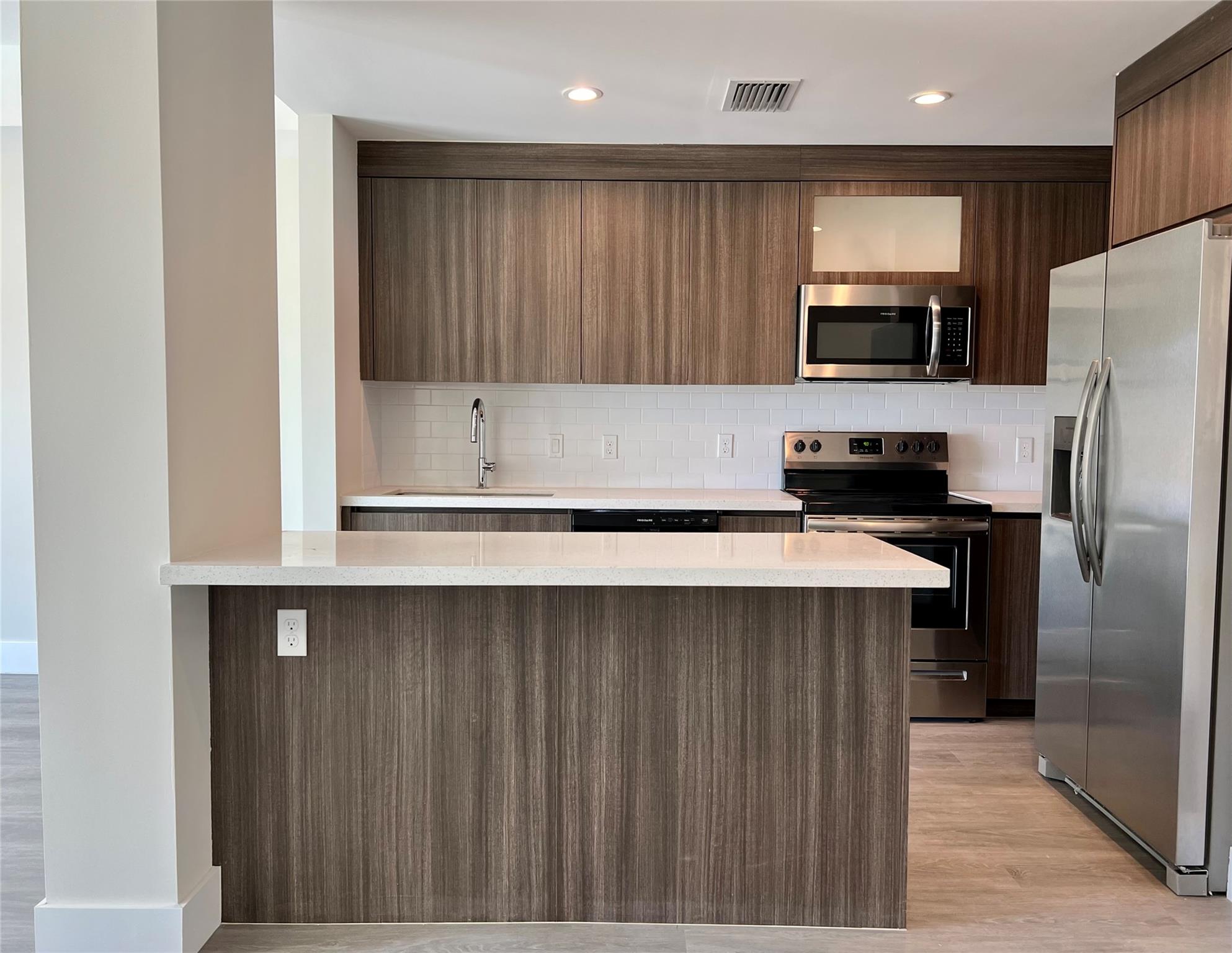 1938 Jackson St 305