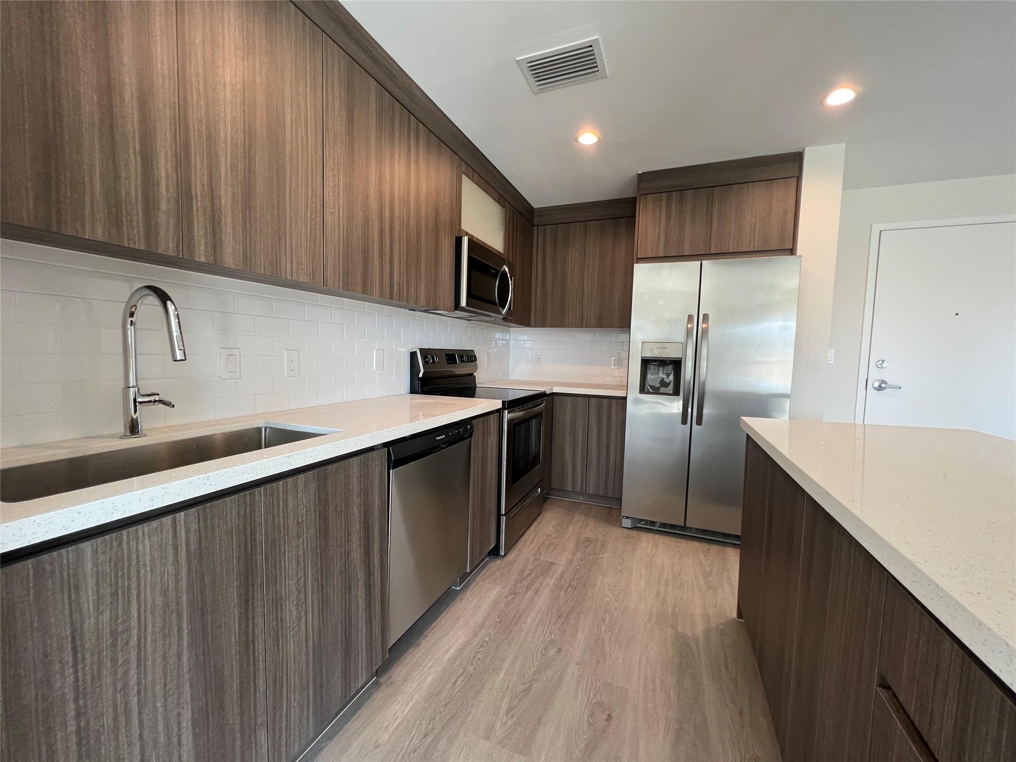 1938 Jackson St 305