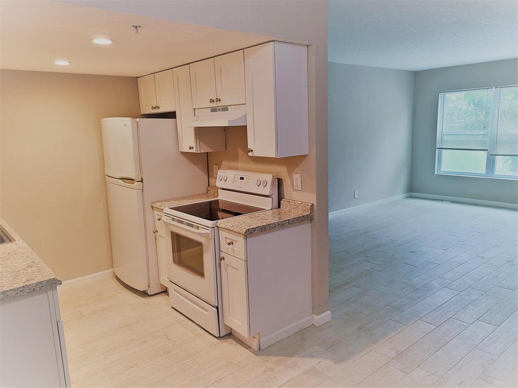 Charming Two bedroom apartment in the center of Downtown Delray! This 800 sf two bed one bath comes with fully equipped kitchen including refrigerator, stove, oven, and microwave. You get access to all the action, with Atlantic Avenue being only few minutes walk, and the privacy of a quiet residential area. Parking and washer/dryer on site