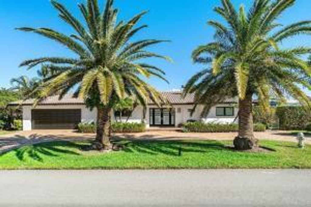 Photo of 2700 Spanish River Road, Boca Raton, FL 33432 (MLS # B26006317)