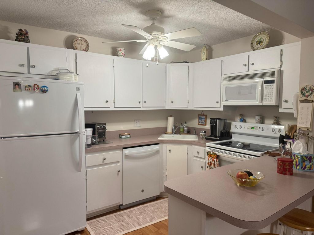 Photo of 417 Pine Glen Lane #C-2, Greenacres, FL 33463 (MLS # B26029512)