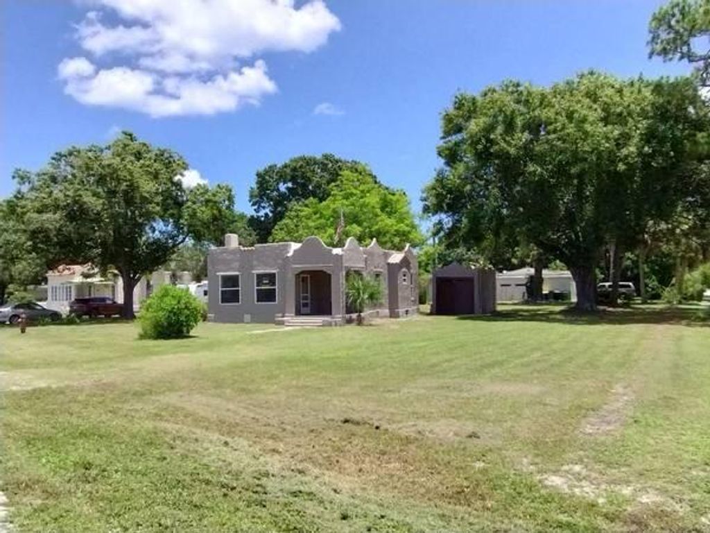 Photo of 2510 Sunrise Boulevard, Fort Pierce, FL 34982 (MLS # R10819257)