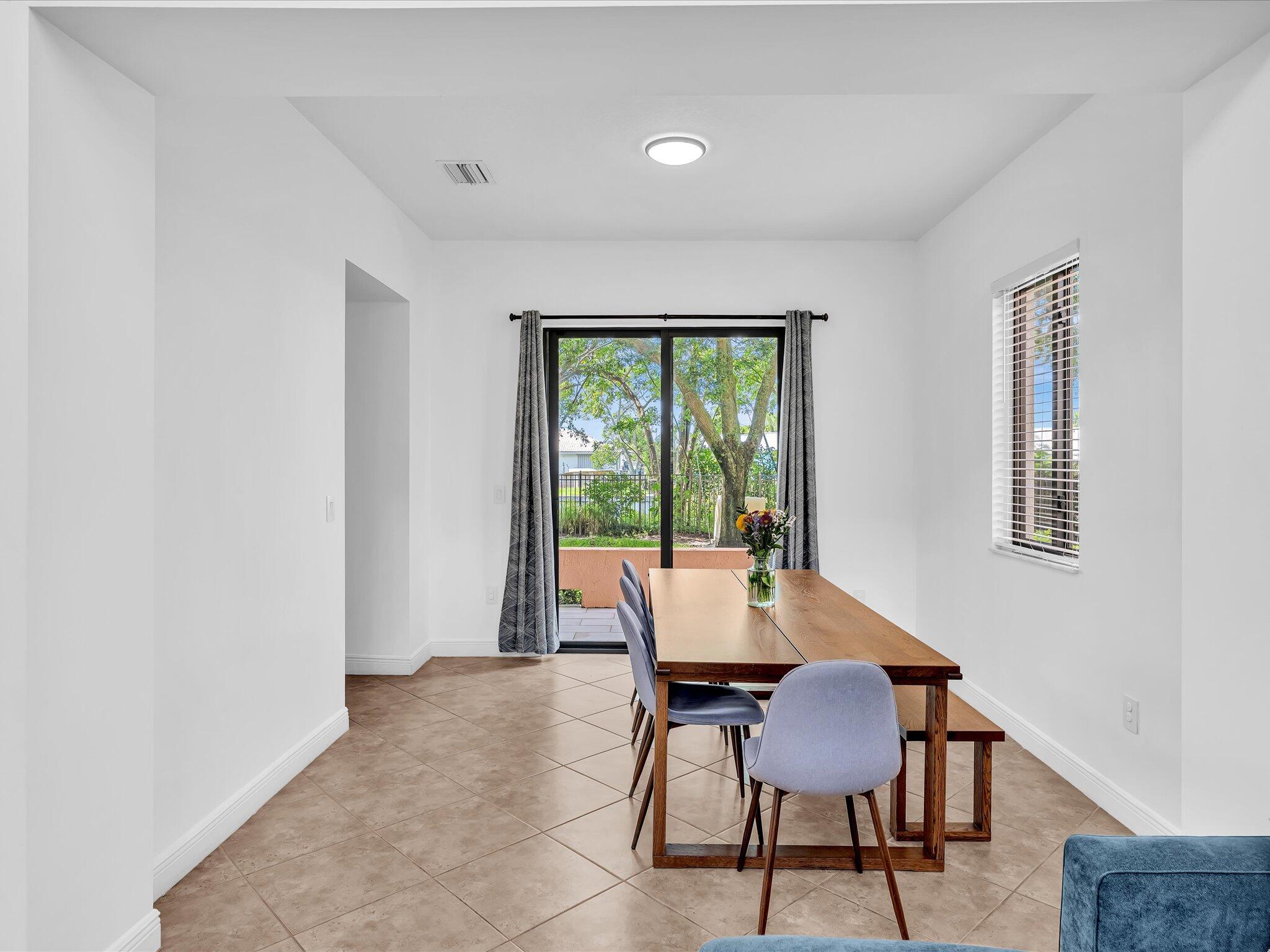 VENETIAN VILLAS - Residential Lease