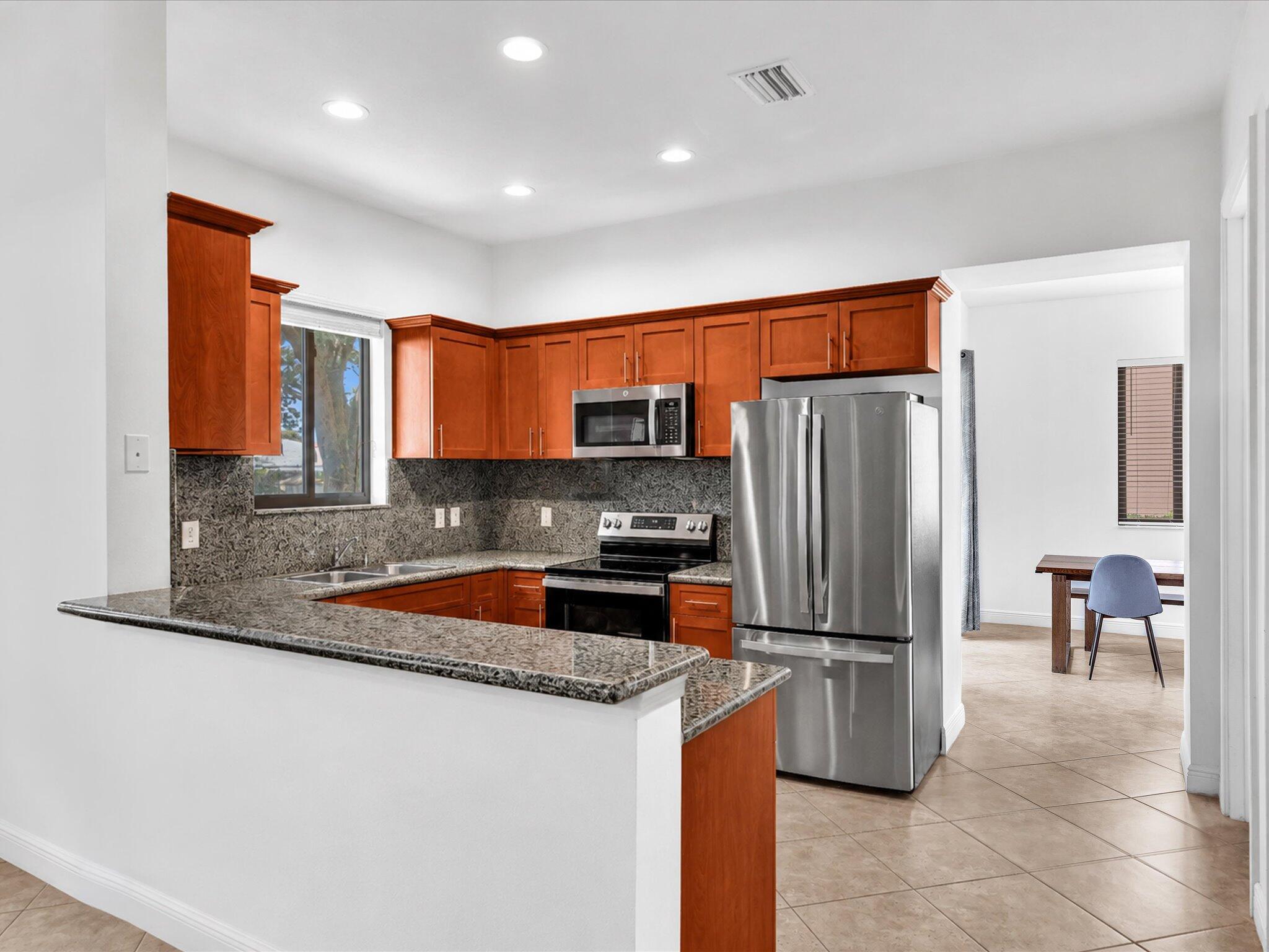 VENETIAN VILLAS - Residential Lease