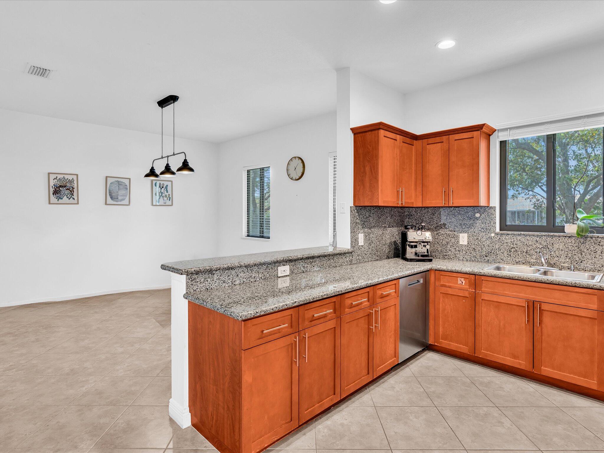VENETIAN VILLAS - Residential Lease